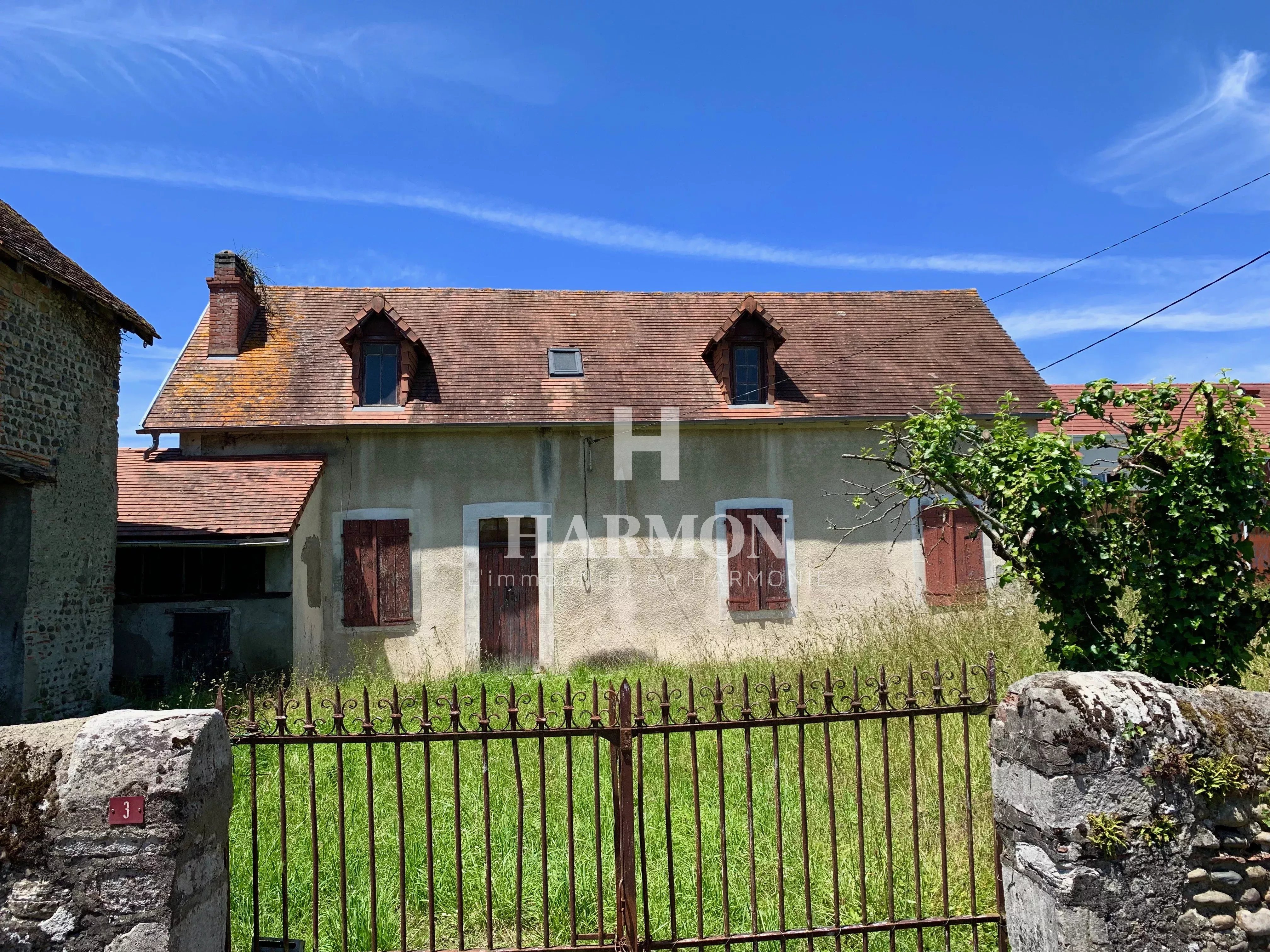 Harmon à vendre : Maison à rénover avec terrain de 2 700 m² entièrement constructible