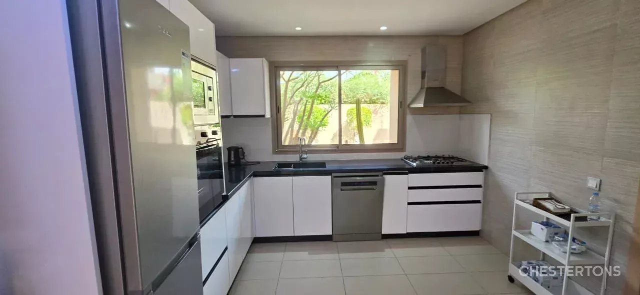 Image of Villa - 6 Bedrooms for Sale in Marrakech-Ménara-Marrakech-Morocco, Image 15