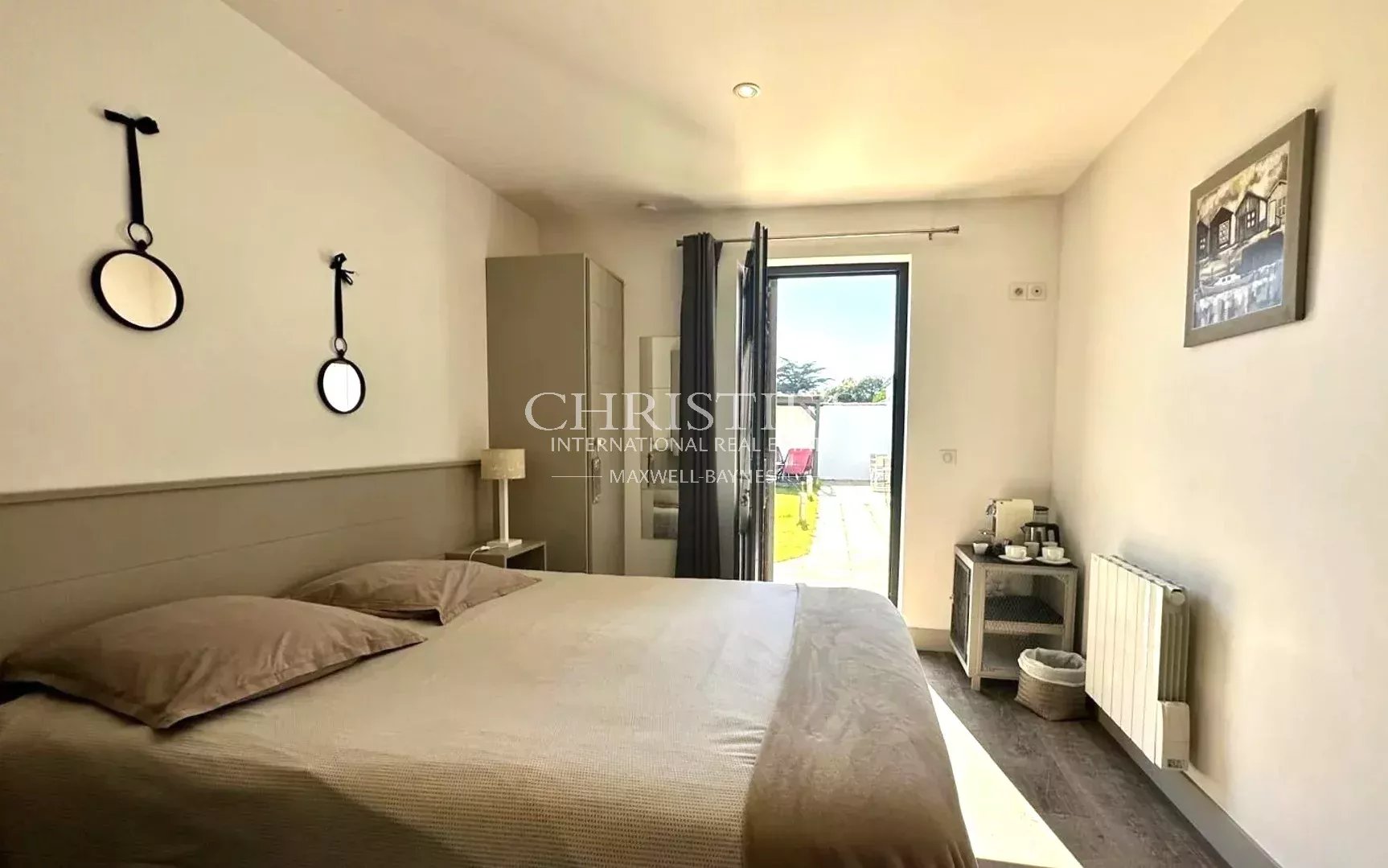 5 Bedroom Villa/Townhouse's Image 9