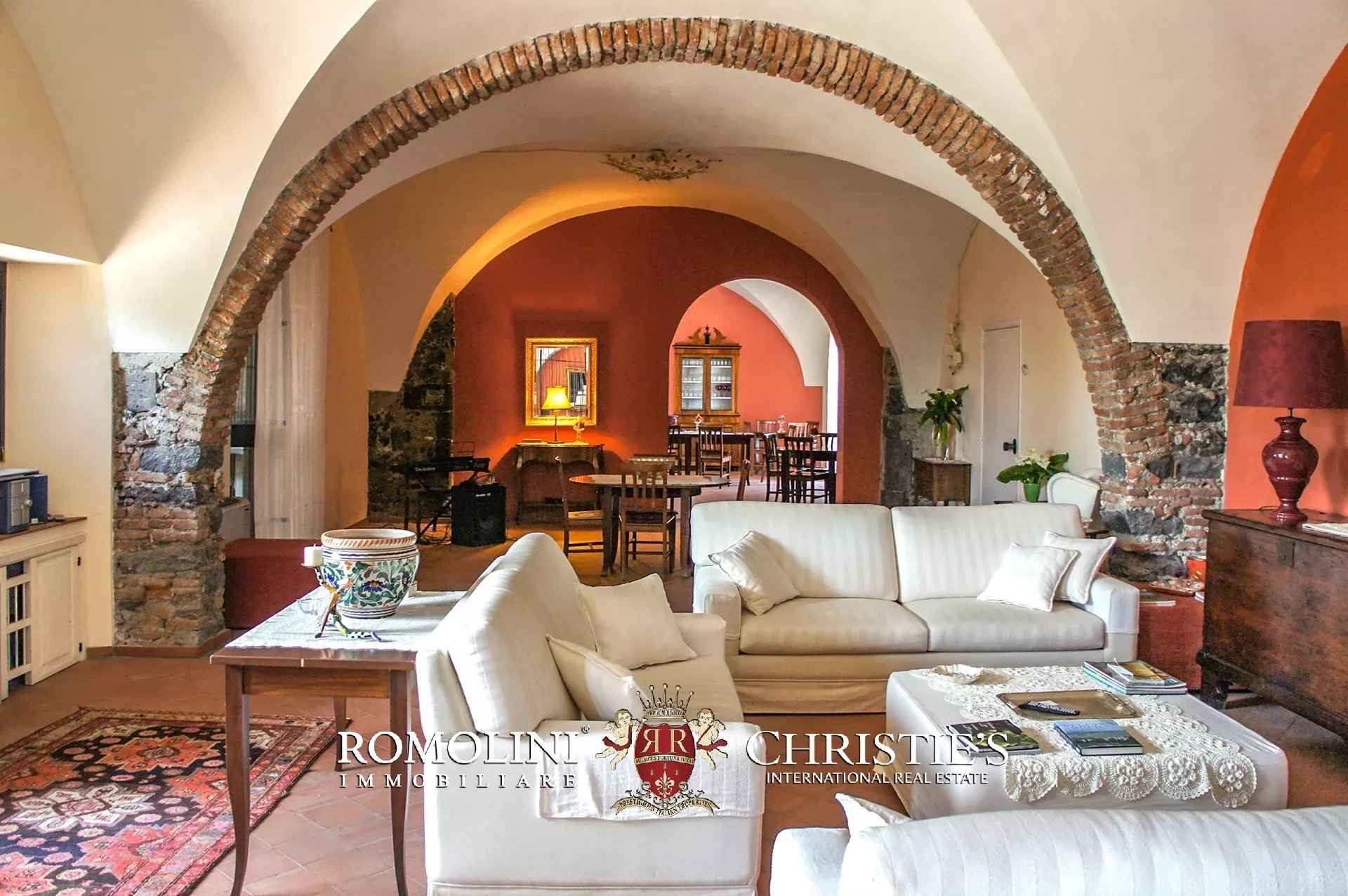 9 Bedroom Vineyard's Image 43
