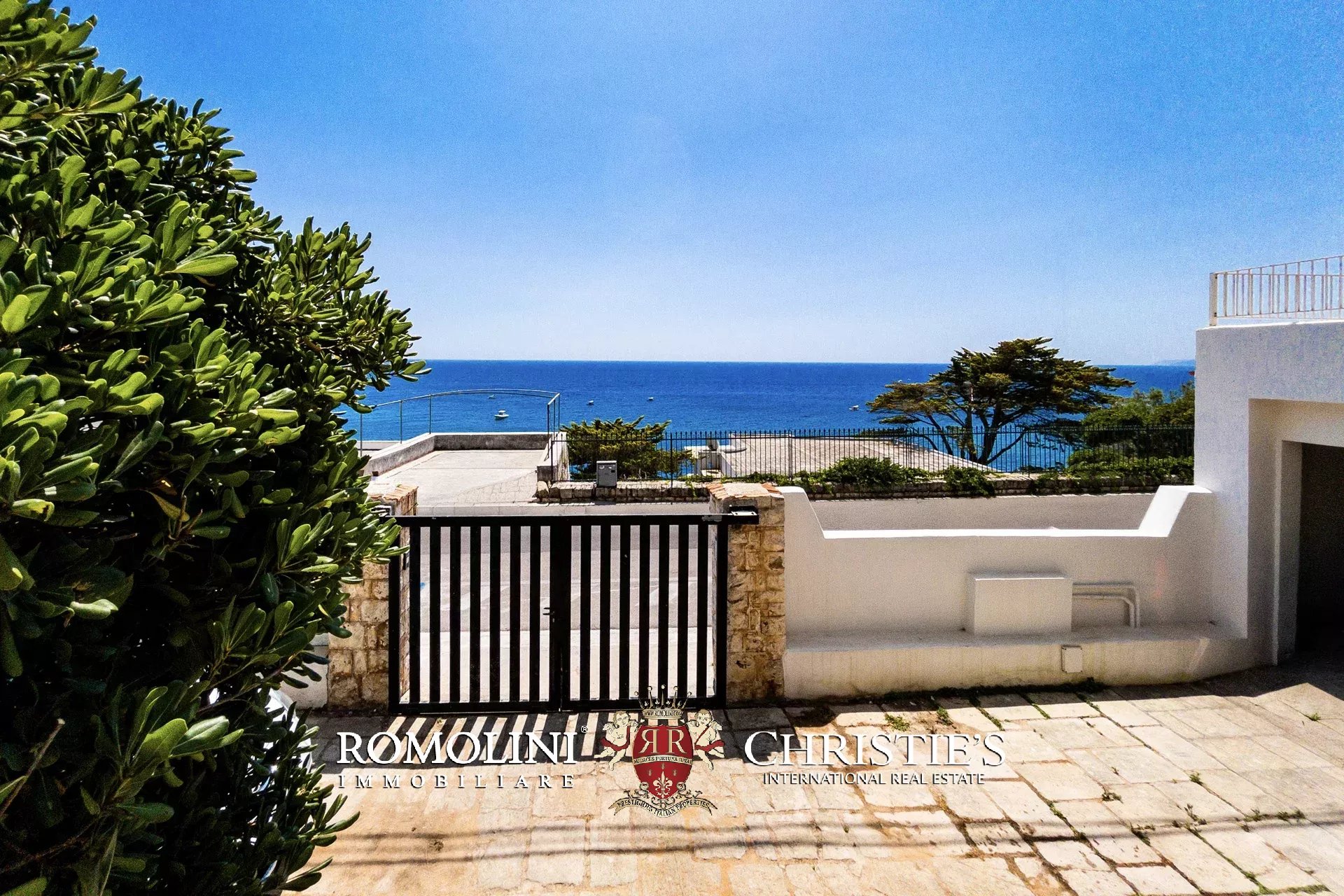 7 Bedroom Villa/Townhouse's Image 8