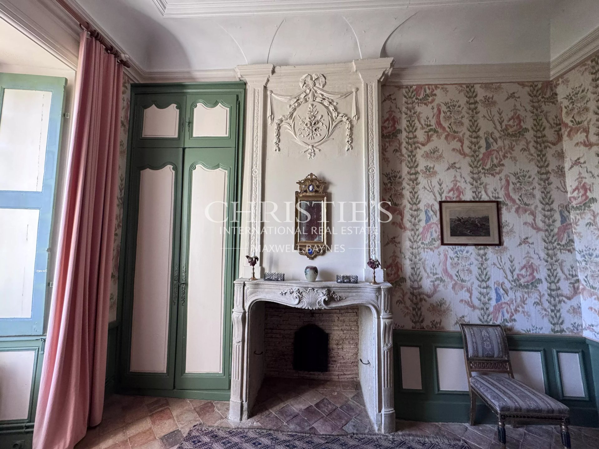 9 Bedroom Chateau's Image 6