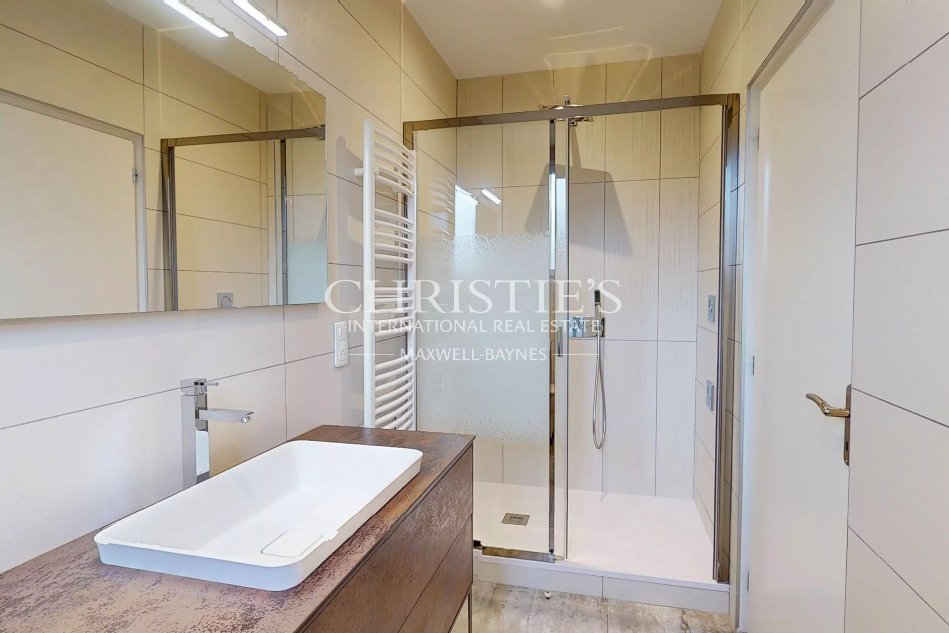 10 Bedroom Chateau's Image 27