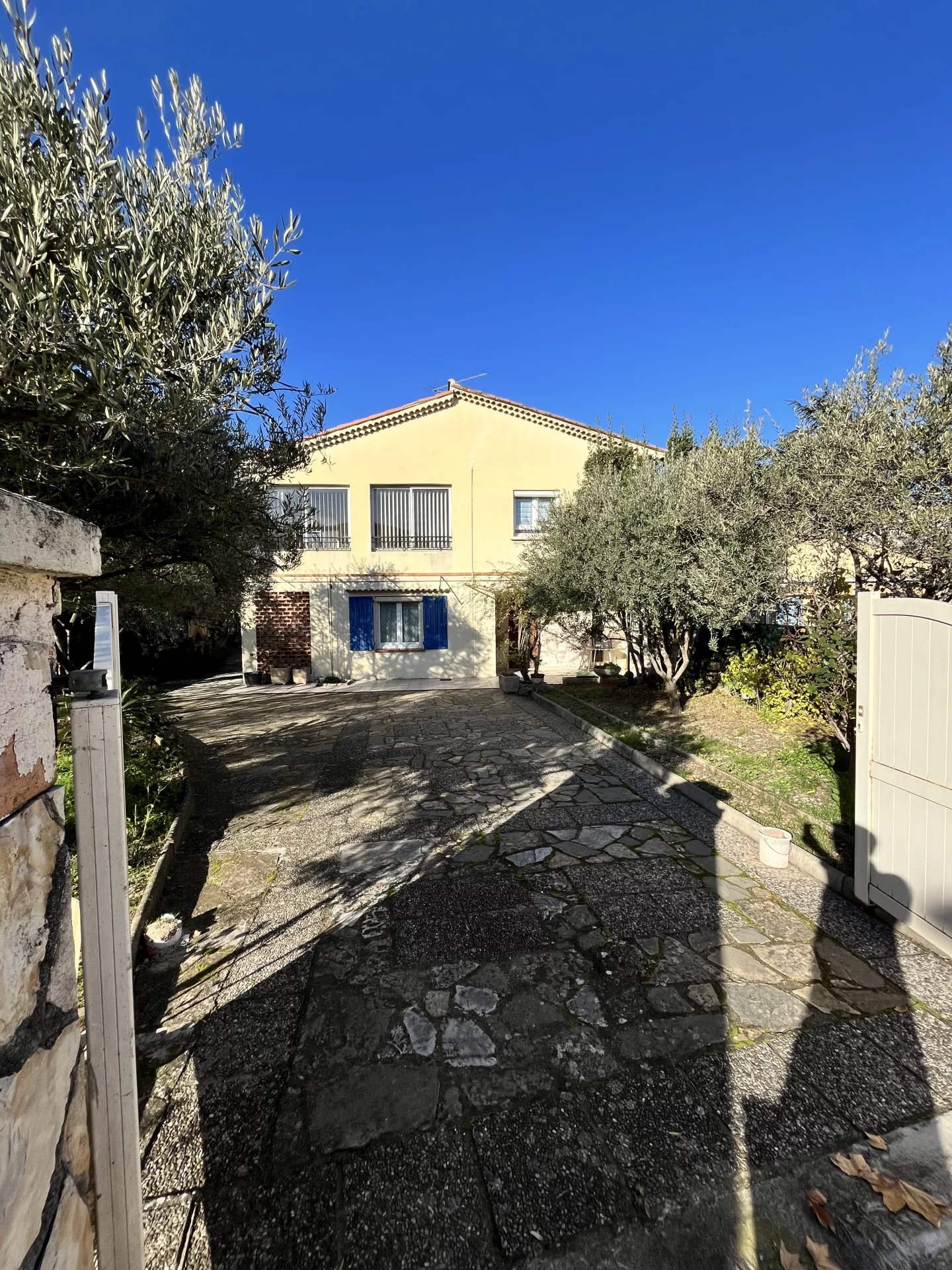 Maison de ville sur terrain de 892m2