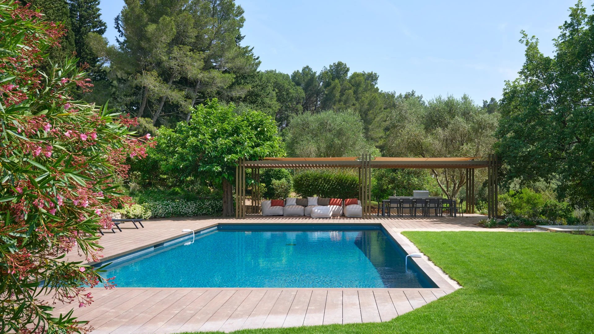 EXCEPTIONAL PROPERTY - MOUANS SARTOUX