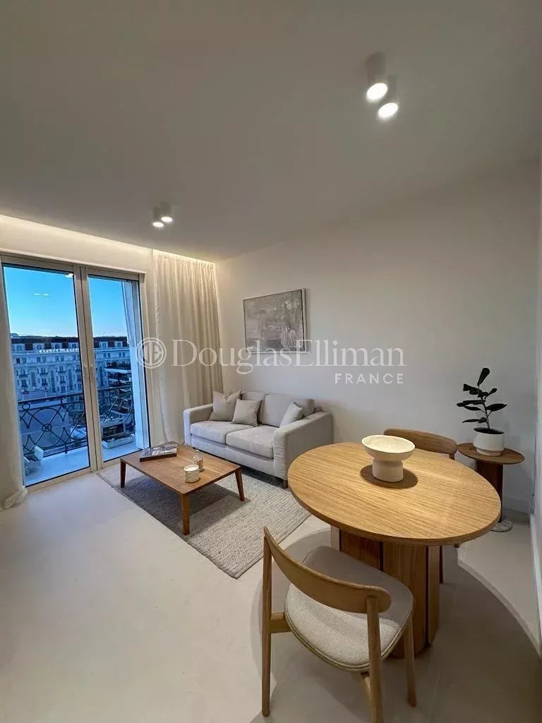 CANNES CROISETTE – Appartement 2 pièces en dernier étage - Image nᵒ2