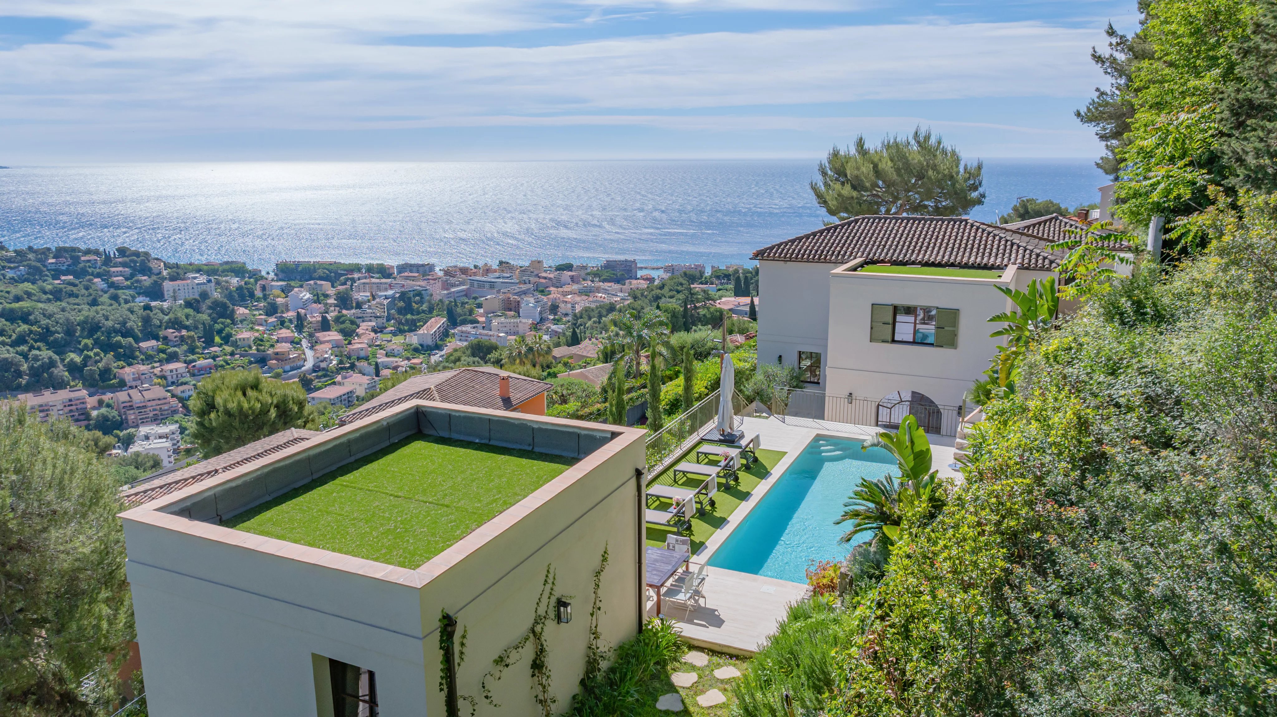 ROQUEBRUNE CAP MARTIN - NEOCONTEMPORARY VILLA - 5 BEDROOMS - PANORAMIC SEA VIEW - SWIMMING POOL - GARAGES
