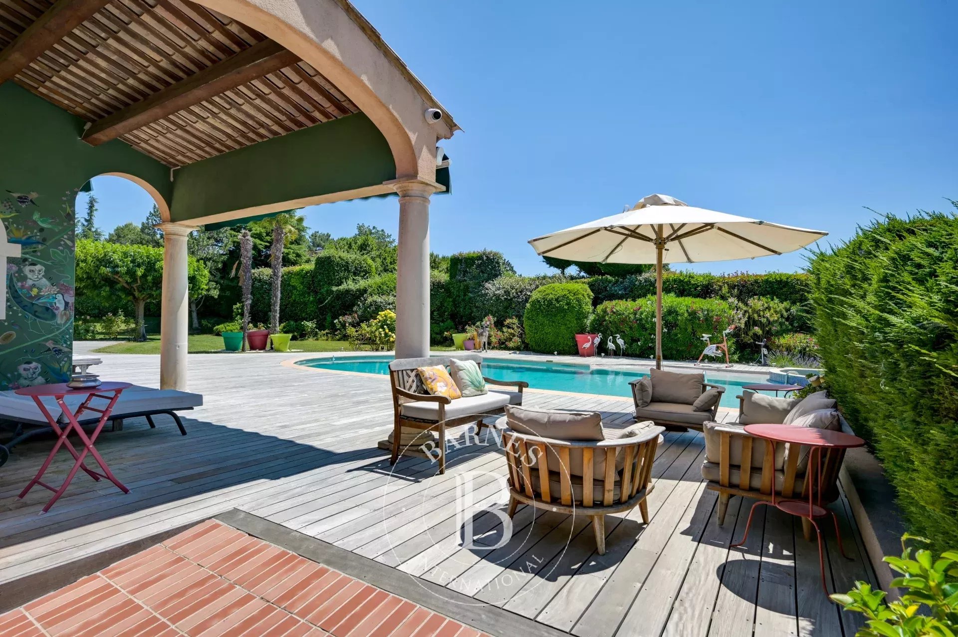 AIX-EN-PROVENCE – ARCHITECT VILLA – 6 SUITES – INFINITY POOL – LANDSCAPED GARDEN 1,1 HA - picture 18