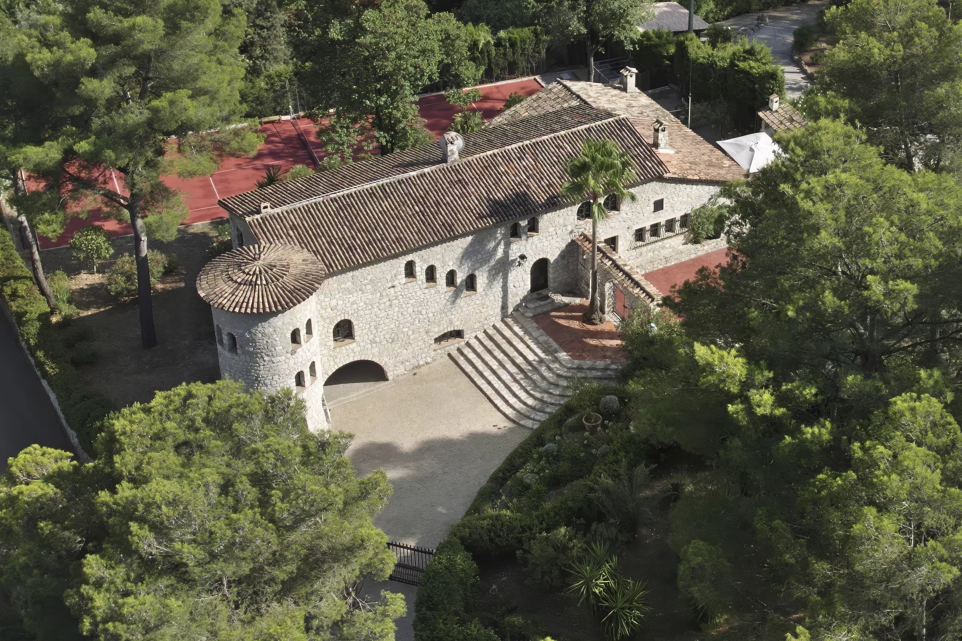 Sale House Valbonne