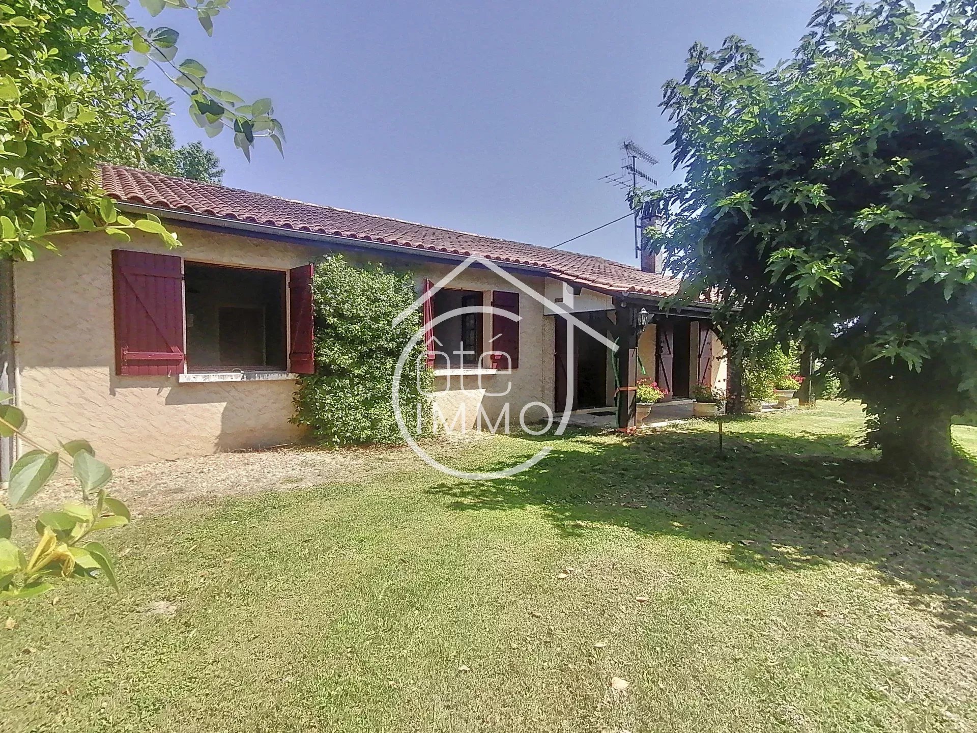 Le Fleix : villa plain-pied 104 m² sur jardin 3000 m² avec piscine