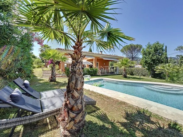 Villa for sale in Mandelieu in private domain with partial sea view — photo 1