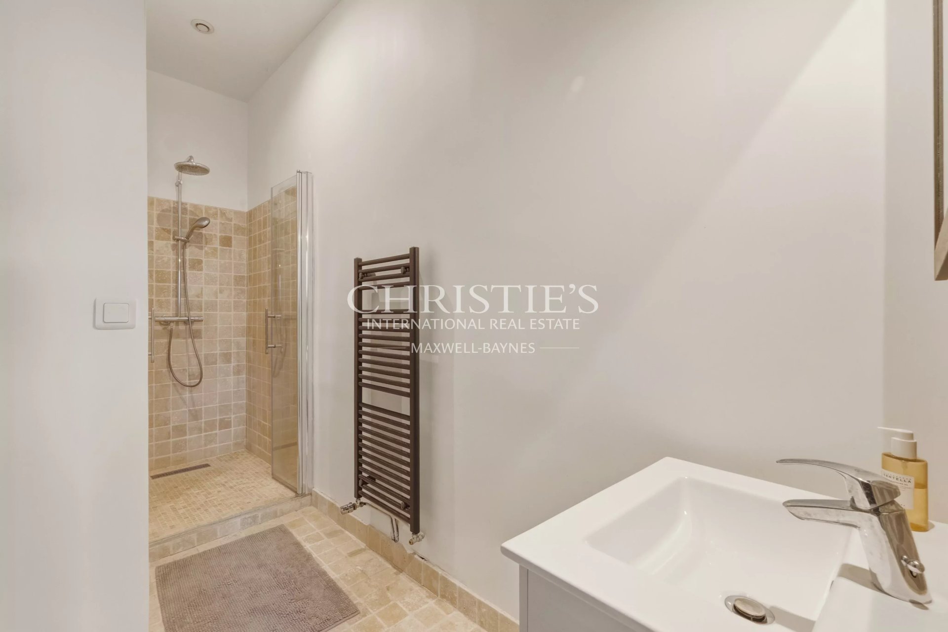 5 Bedroom Villa/Townhouse's Image 9