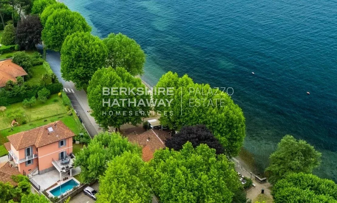 Raffinata villa fronte lago completamente ristrutturata
