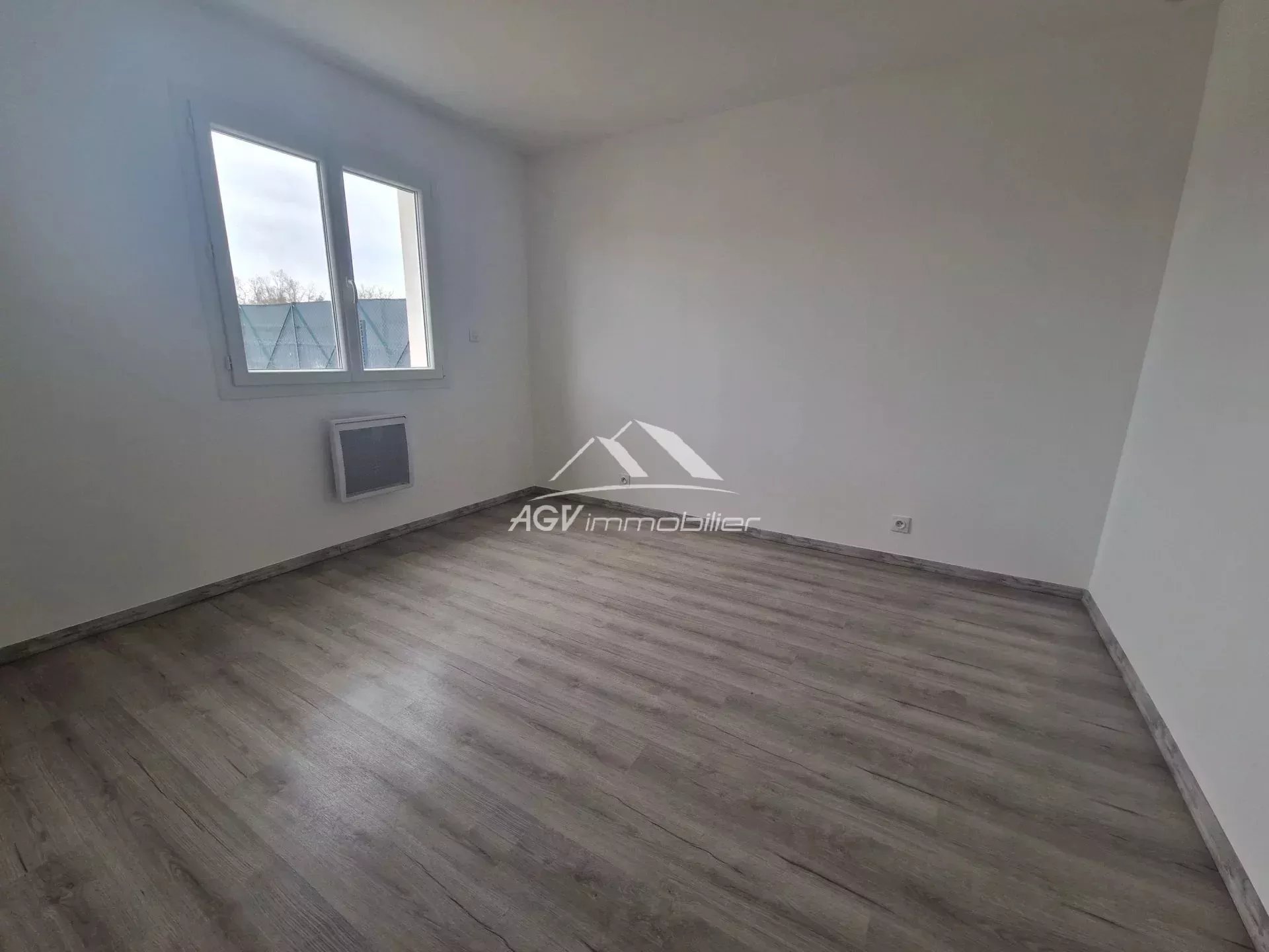 Proche ALLEGRE LES FUMADES maison neuve d'environ 100 m²