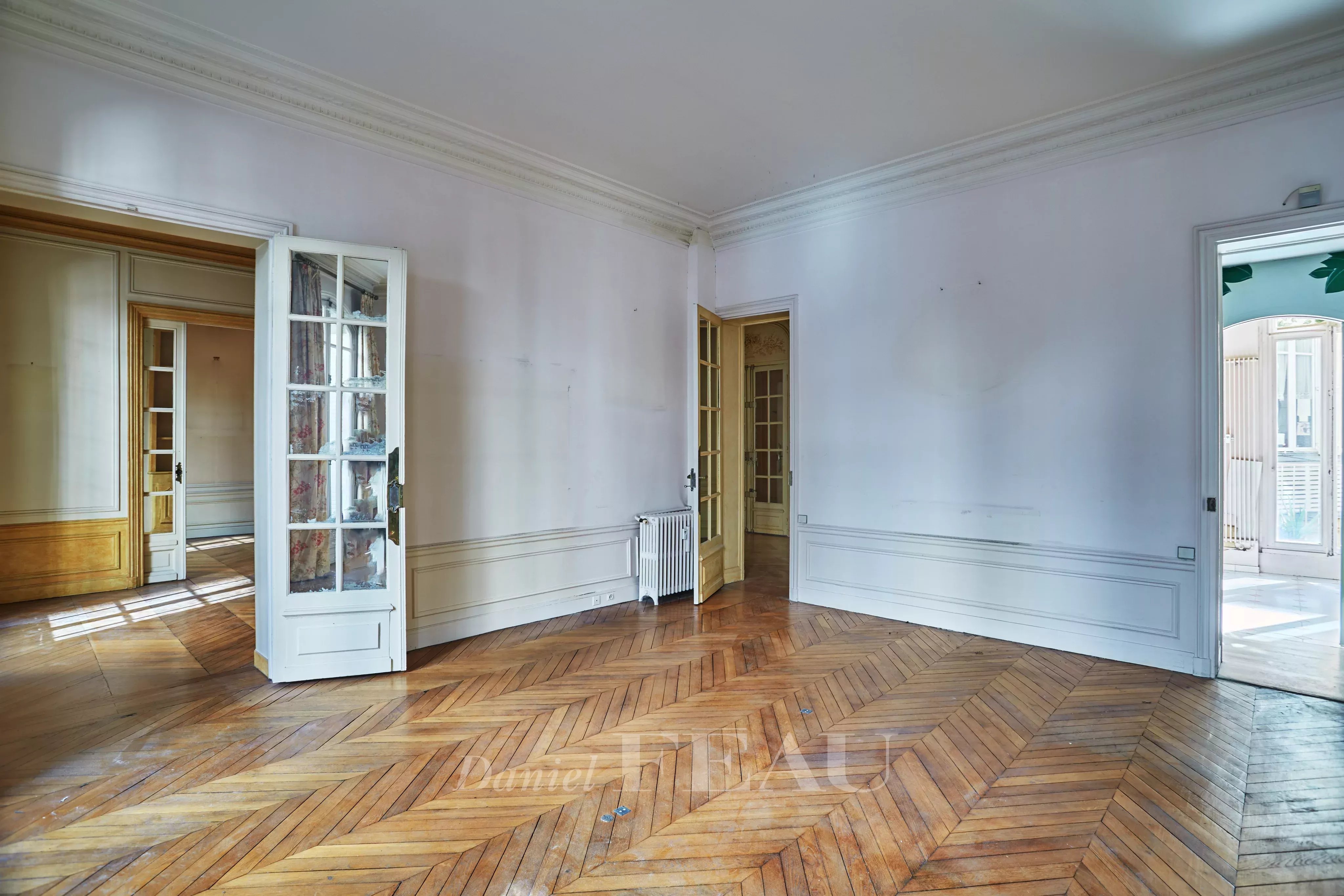 Sale Apartment Paris 8th