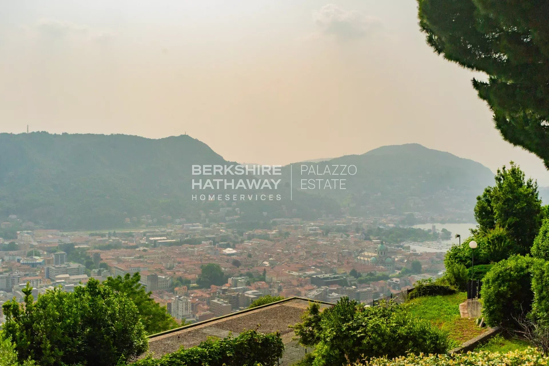 Apartment in Como - Image 2