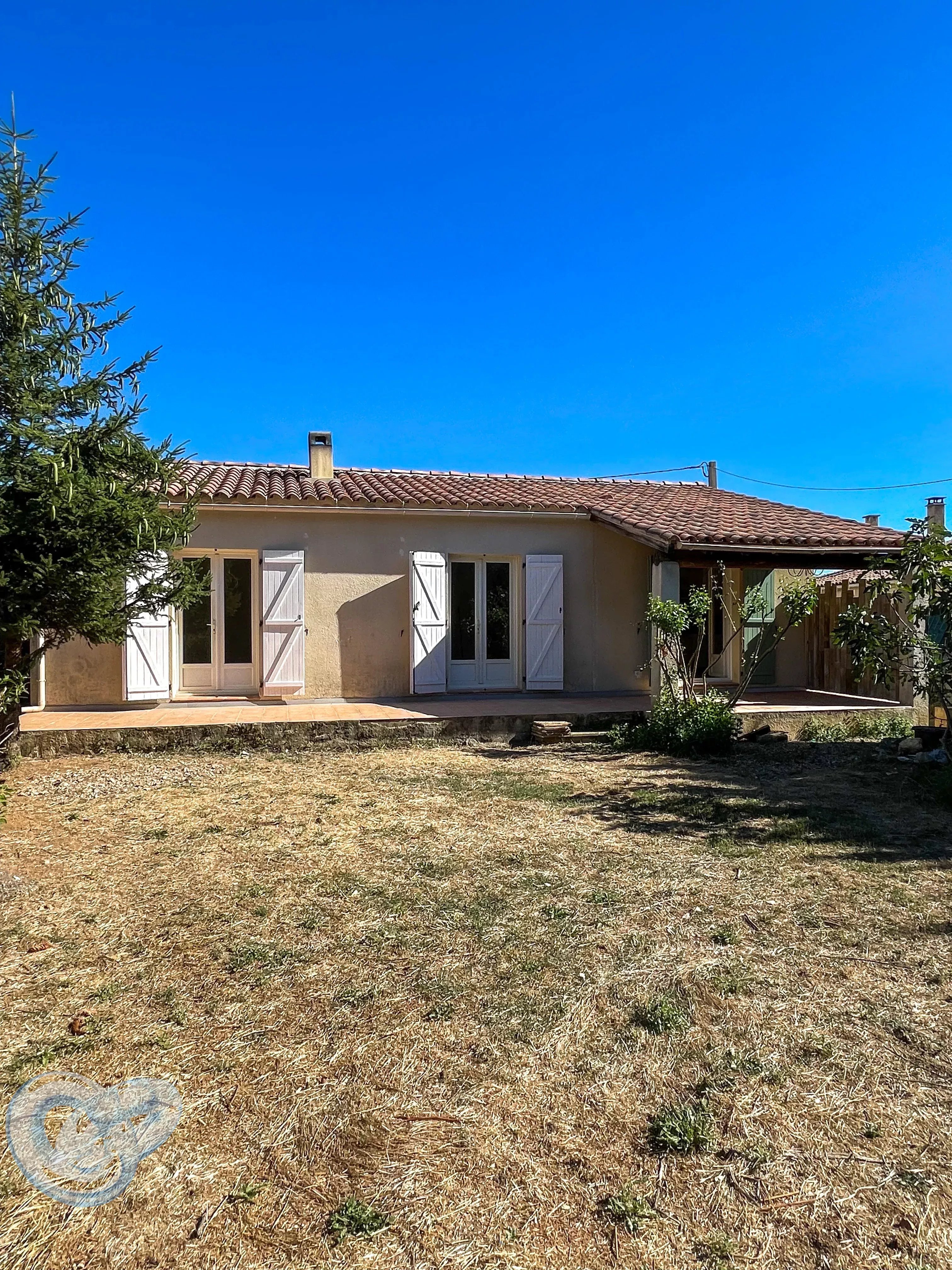 EXCLUSIVITE - Maison de plain-pied de 80 m² habitables avec jardin et garage attenant