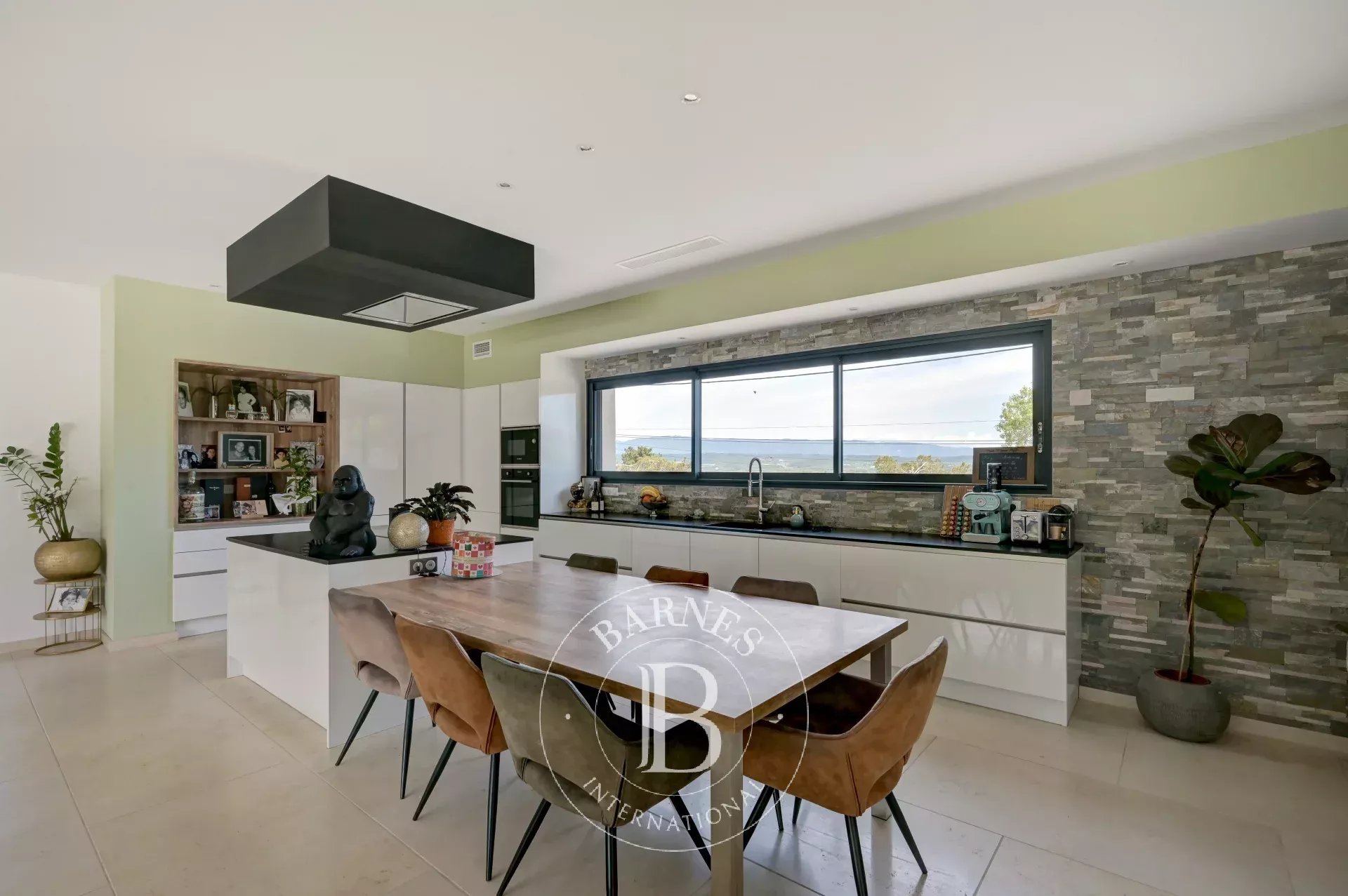 2NEAR AIX-EN-PROVENCE – CONTEMPORARY HOUSE 4,747 SQ FT – 7 BEDROOMS – HEATED SWIMMING POOL – LANDSCAPED GARDEN 0.99 ACRES – ABSOLUTE TRANQUILLITY - picture 8