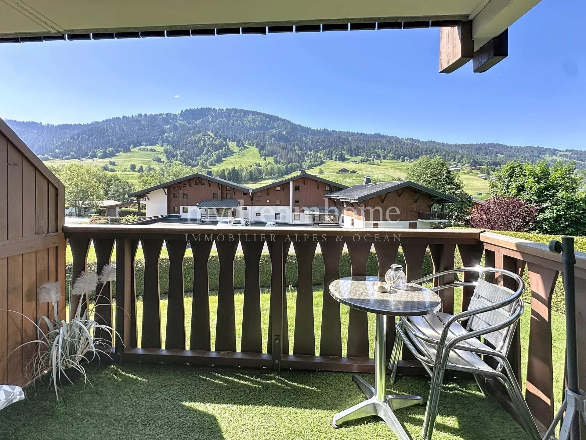PRETTY RENOVATED SOUTH-FACING STUDIO SLEEPS 4 IN THE CENTRE OF PRAZ SUR ARLY (74120)