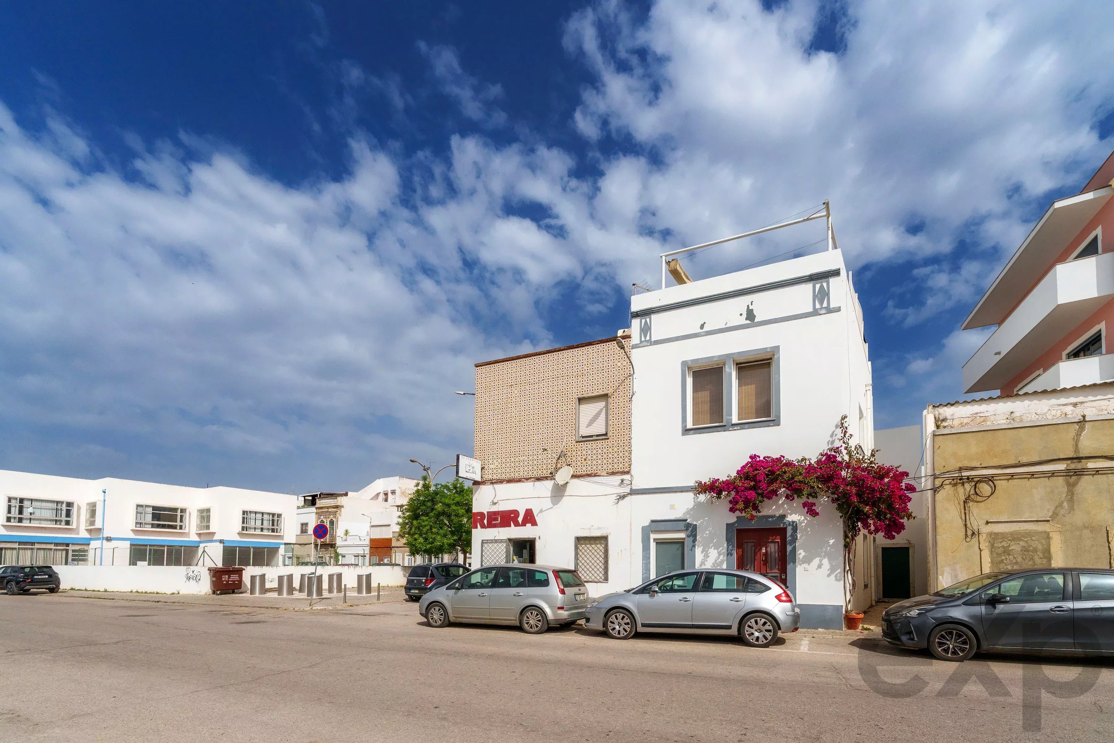 House in the centre of Olhão with approved plans. 87005464 image 4