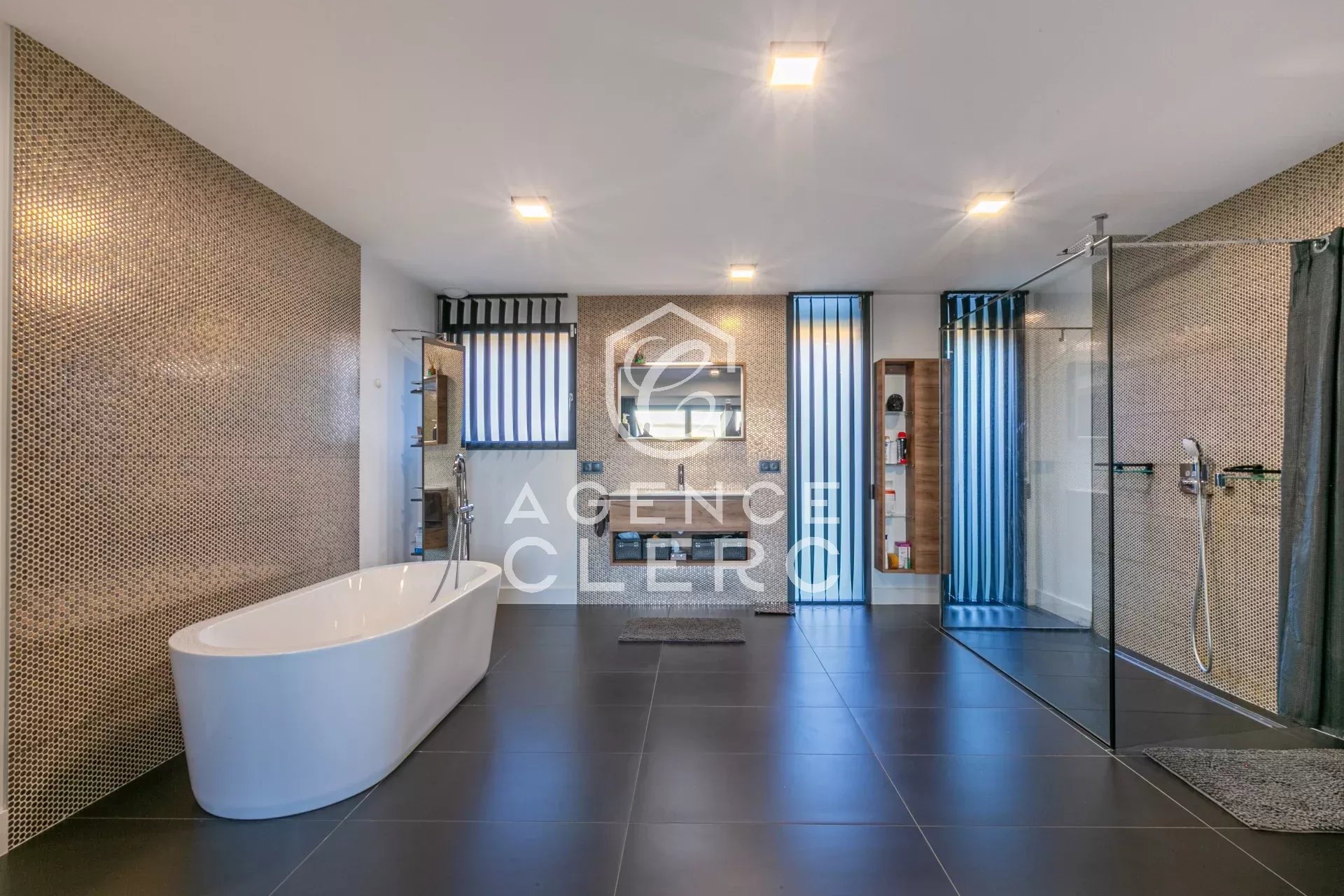 5 Bedroom Villa/Townhouse's Image 23
