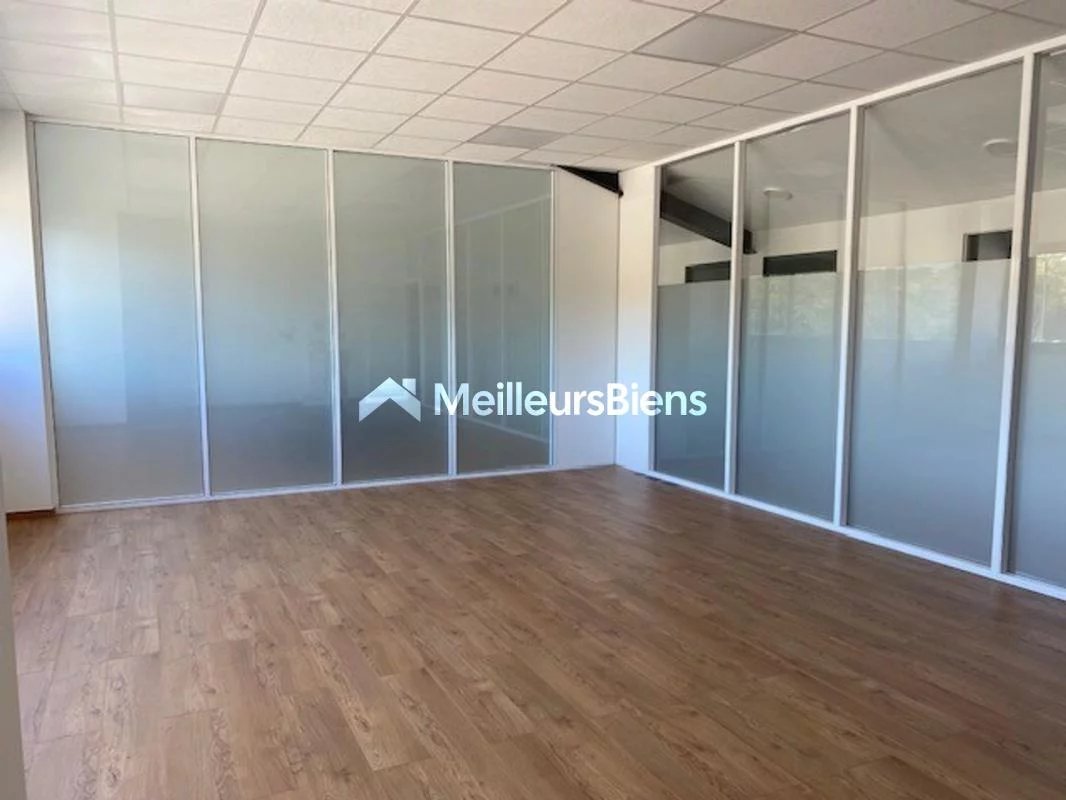 MAGNIFIQUE LOCAL COMMERCIAL STANDING 40 m²