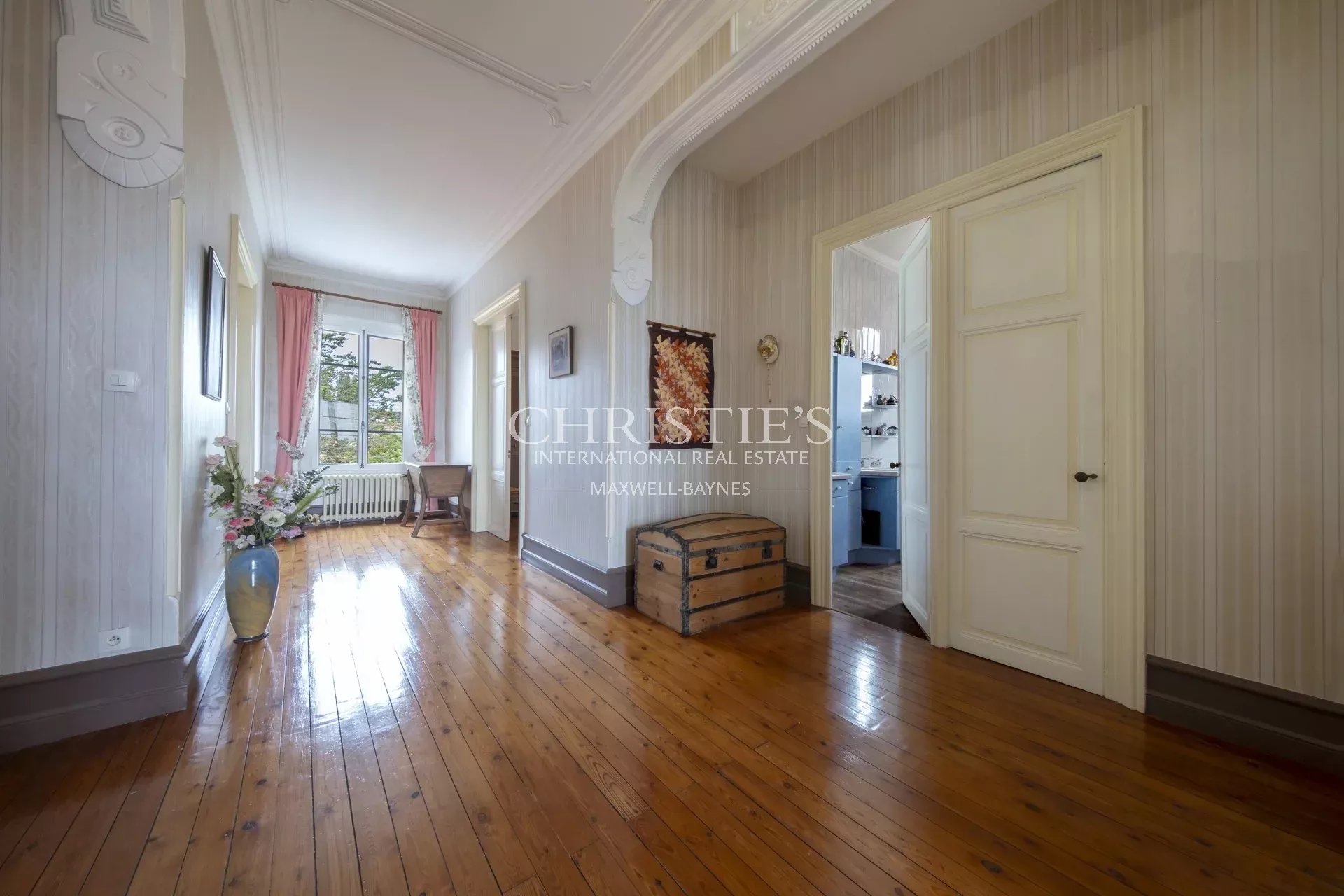 6 Bedroom Villa/Townhouse's Image 18