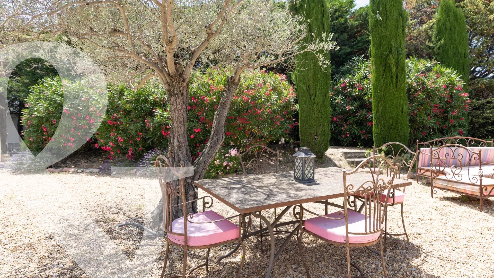 PROPRIETE AVEC 3 GITES