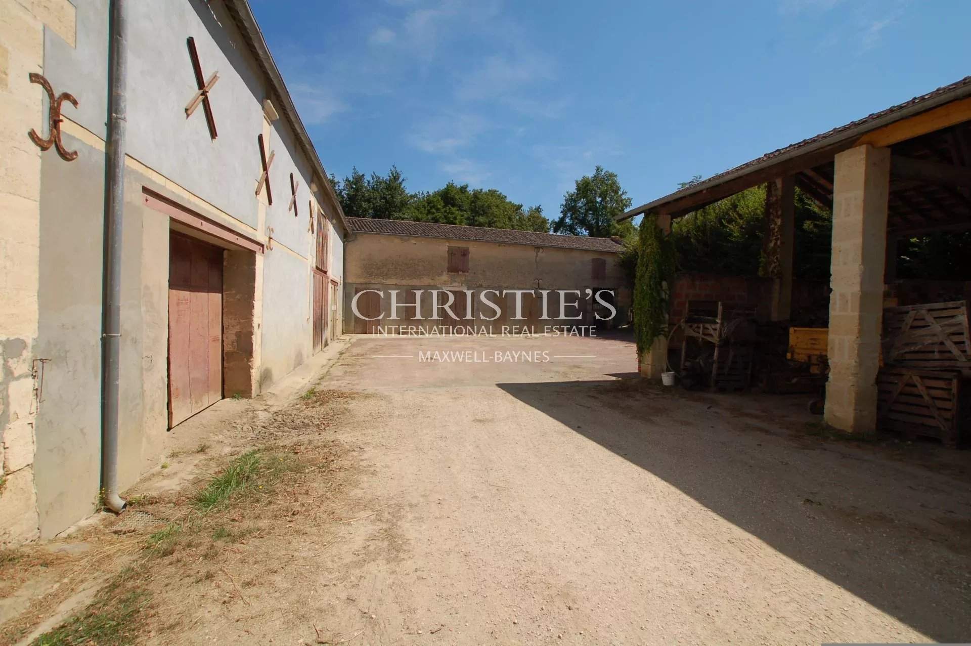 14 Bedroom Vineyard's Image 10