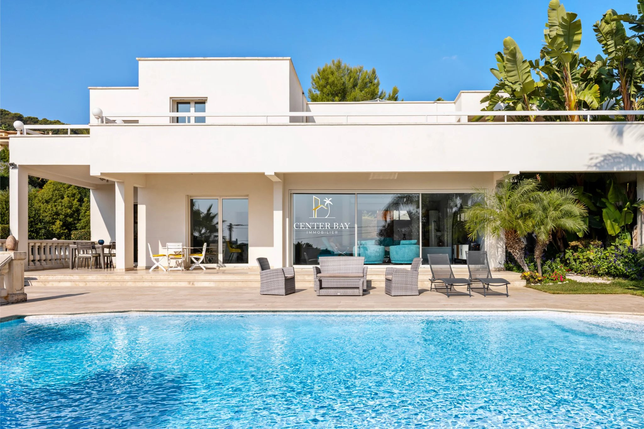 A VENDRE - Antibes - Villa d'Exception  240 m2- Élégance, Calme et Vue Mer