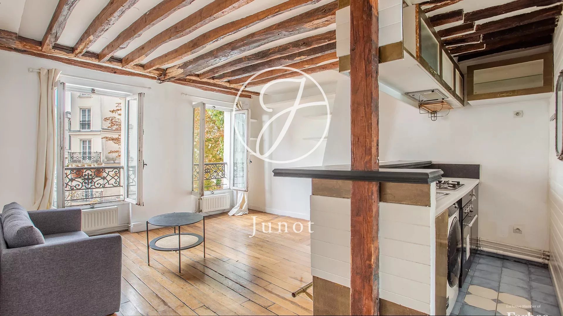 Paris 18e - RUE RAVIGNAN / ABBESSES - Appartement à louer - 2 pièces meublé - 33,55m² Carrez - 1 chambre.