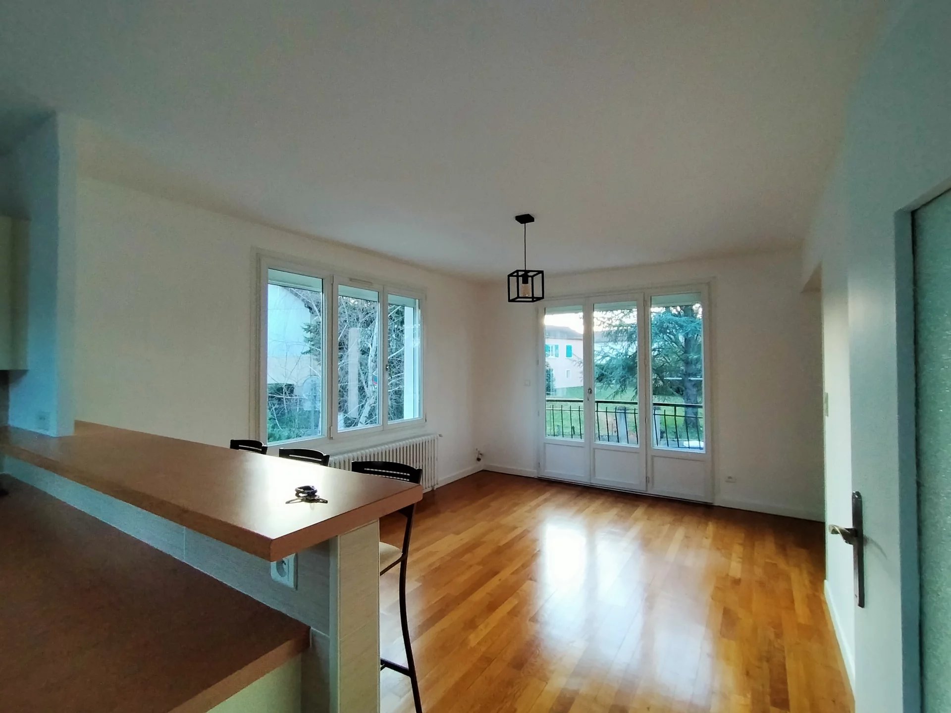 83124740 Location Francheville