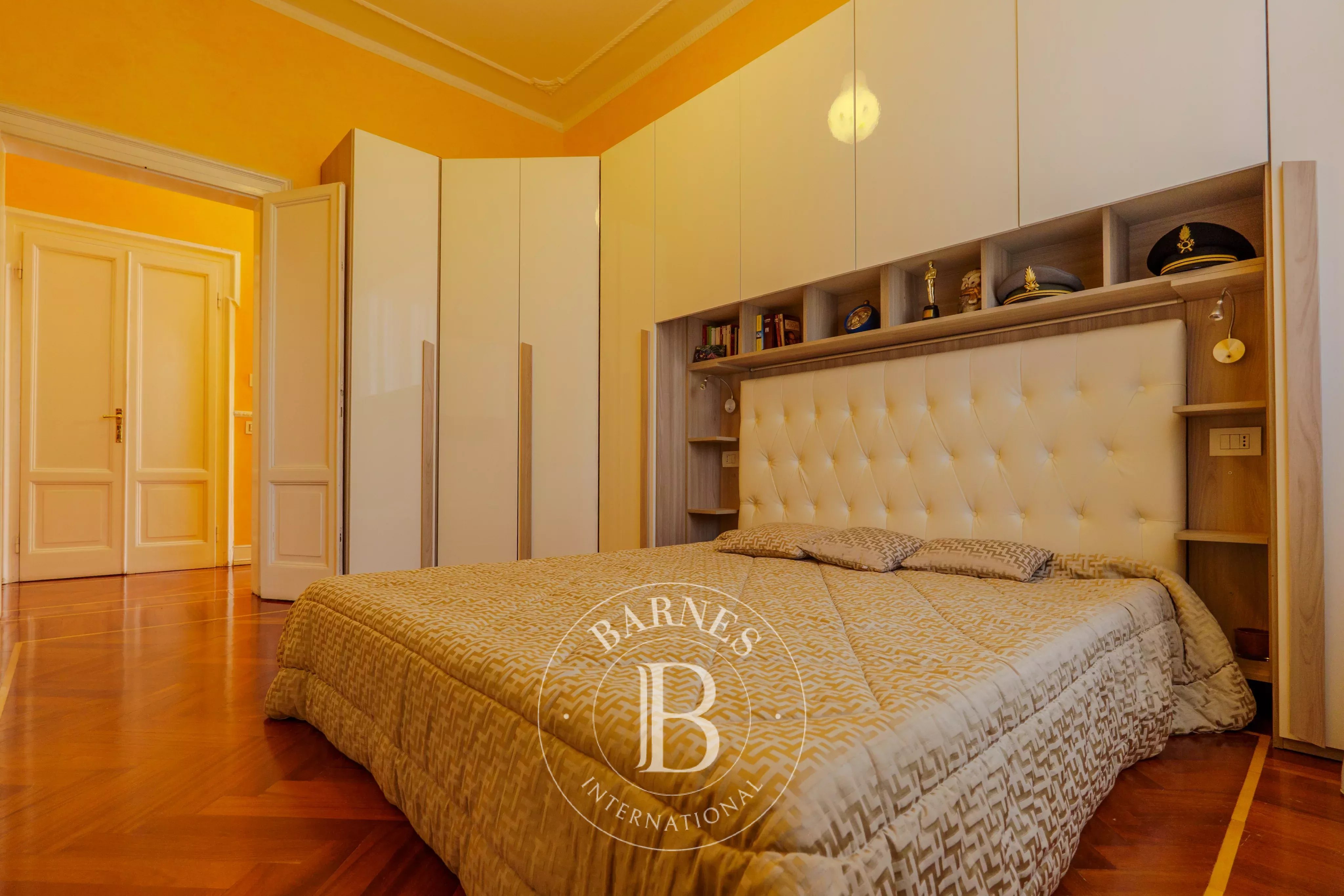 Luxury Apartment a few steps from the centre of Como - picture 13