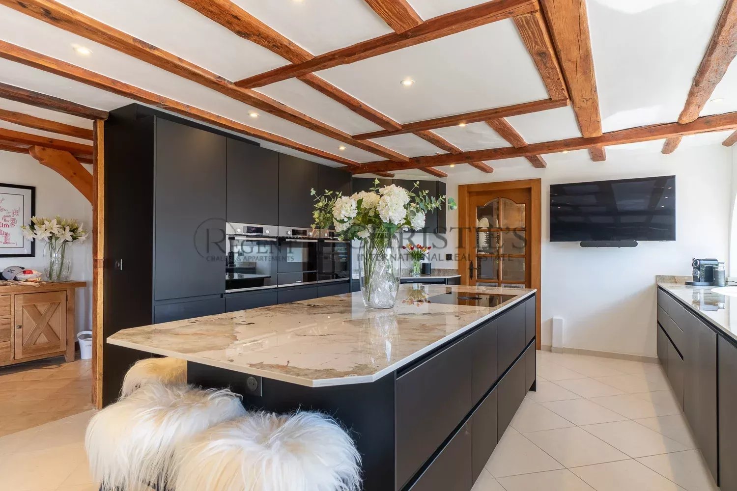 6 Bedroom Villa/Townhouse's Image 22