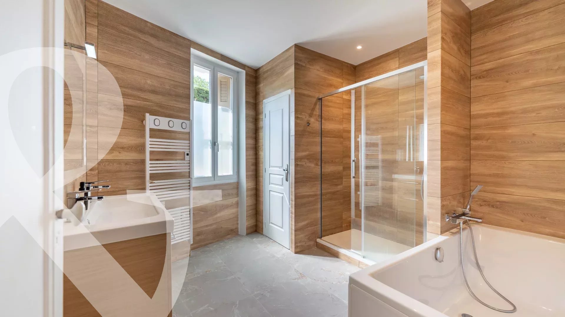 A PIED DU CENTRE VILLE