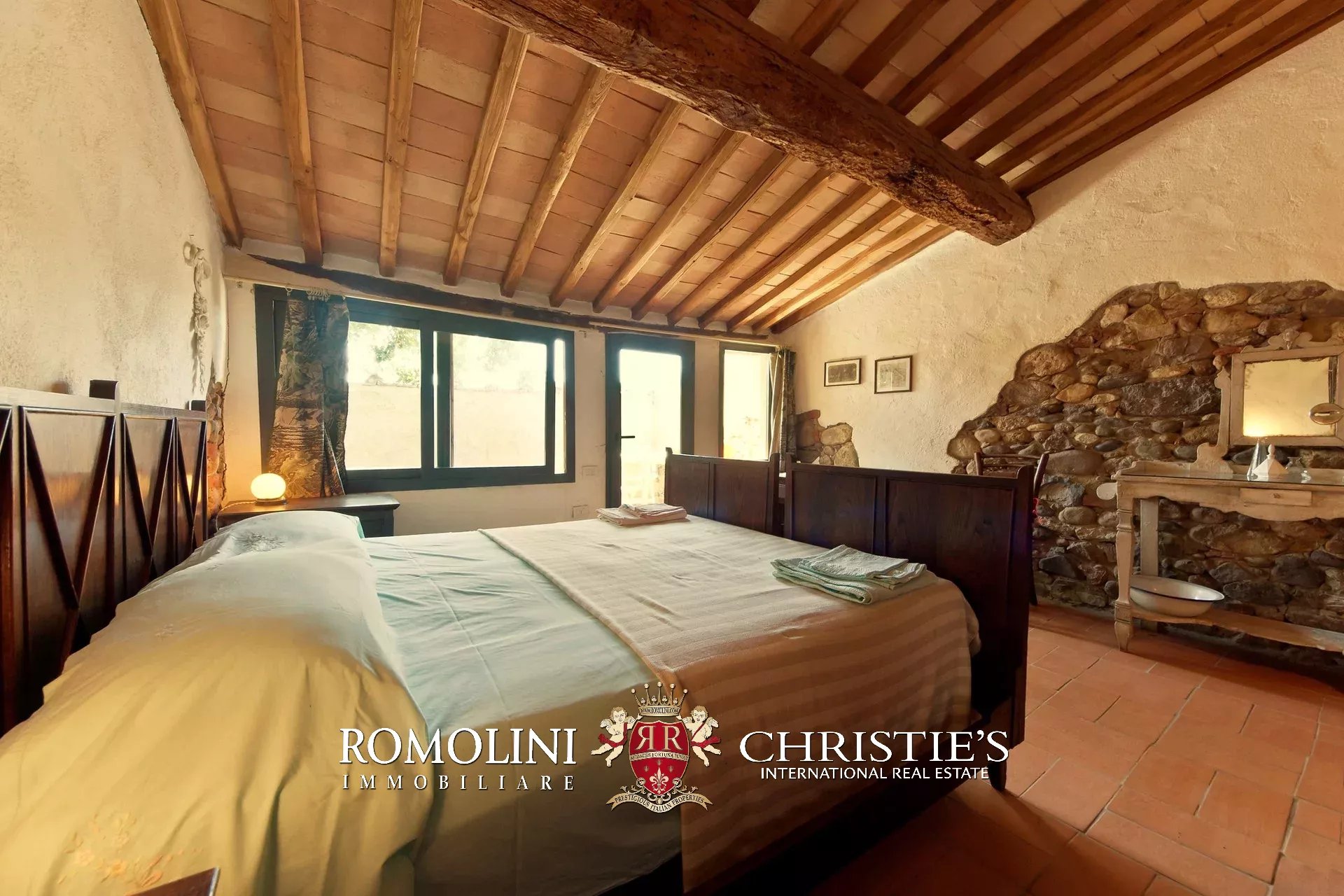 8 Bedroom Villa/Townhouse's Image 35