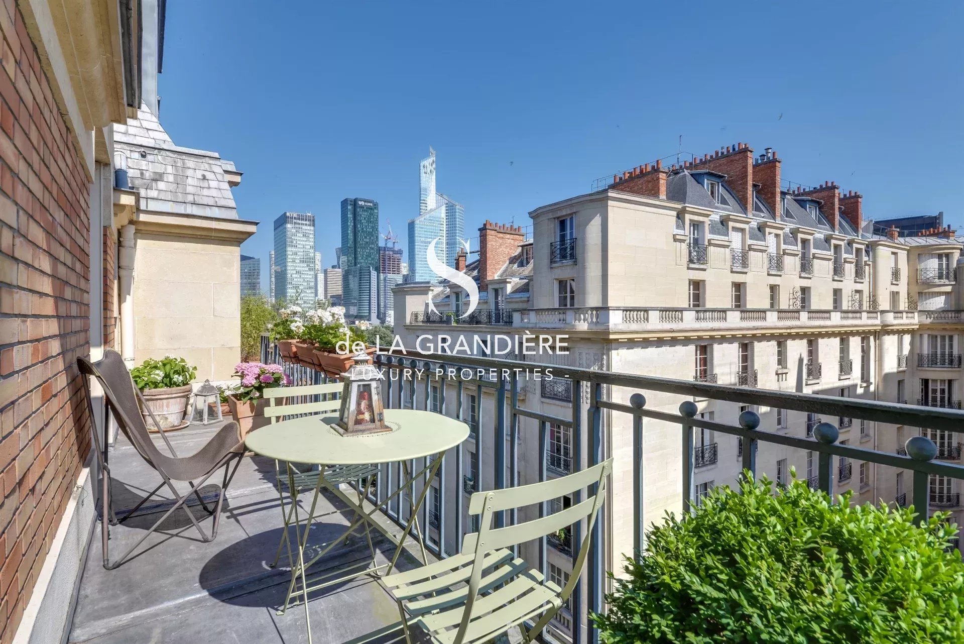 Neuilly sur Seine - rue Casimir Pinel - 141m2