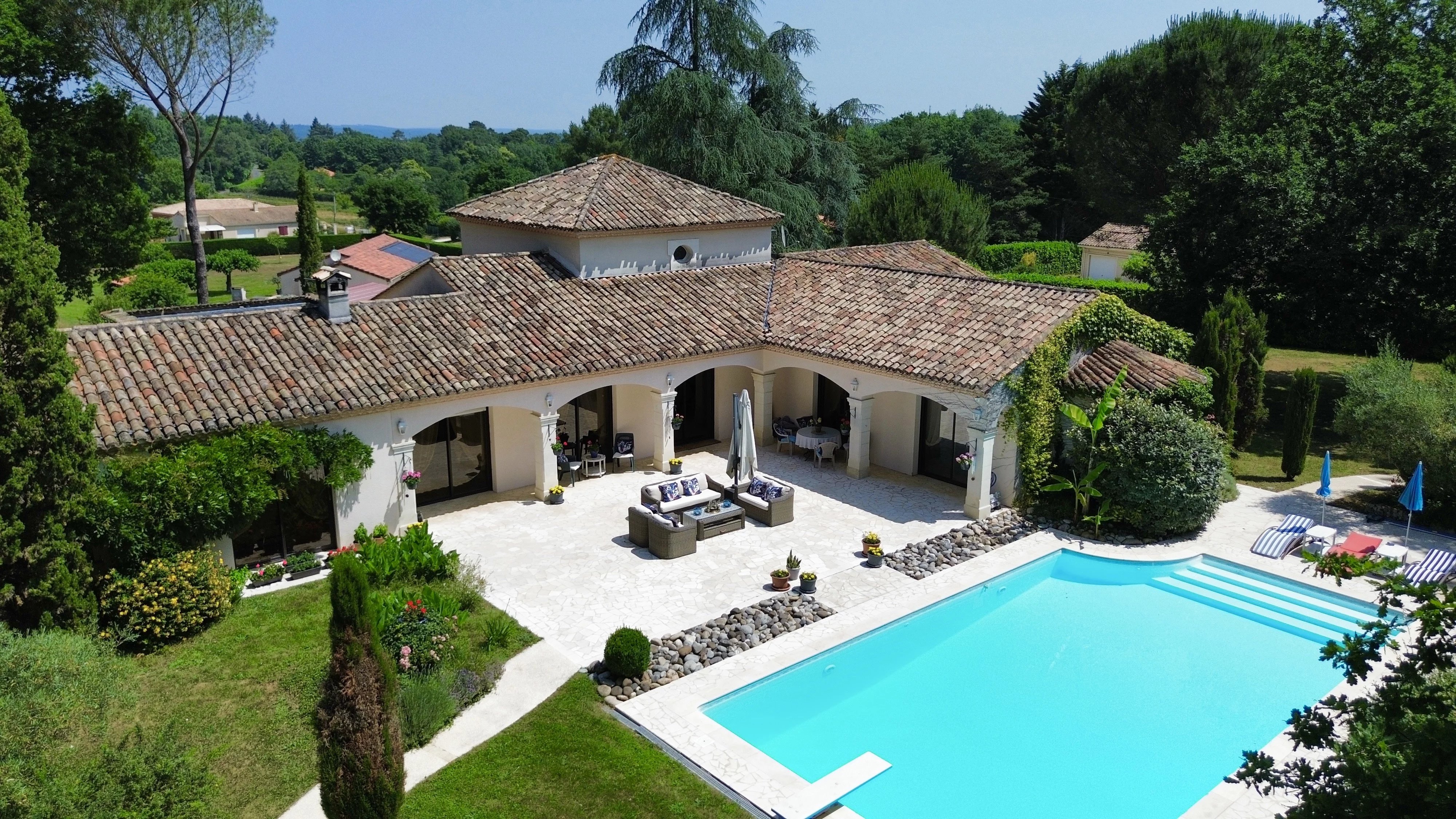 Beautiful property with pool and guest house in Mussidan
