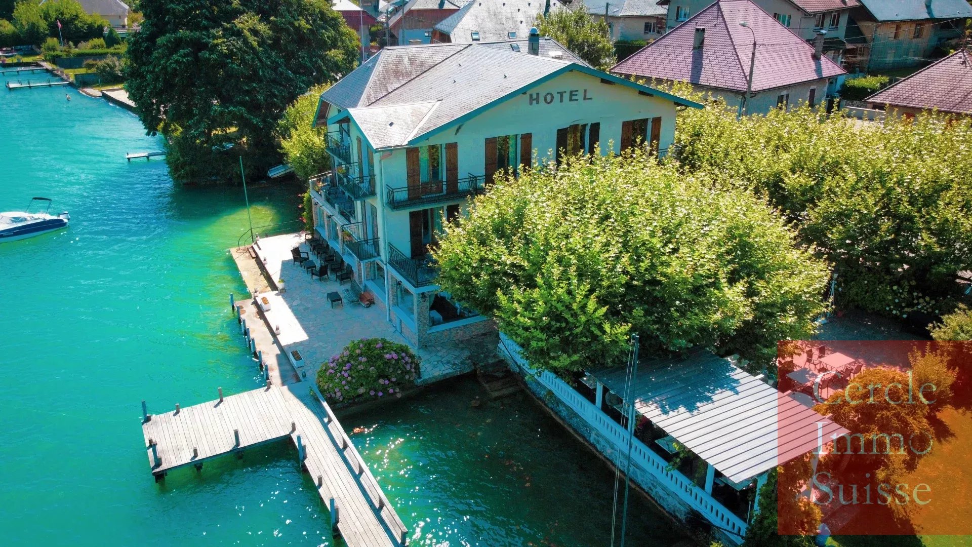 À Vendre – Hôtel Restaurant d’Exception à Doussard | Vue Imprenable sur le Lac d’Annecy pieds dans l'eau - Photo 2