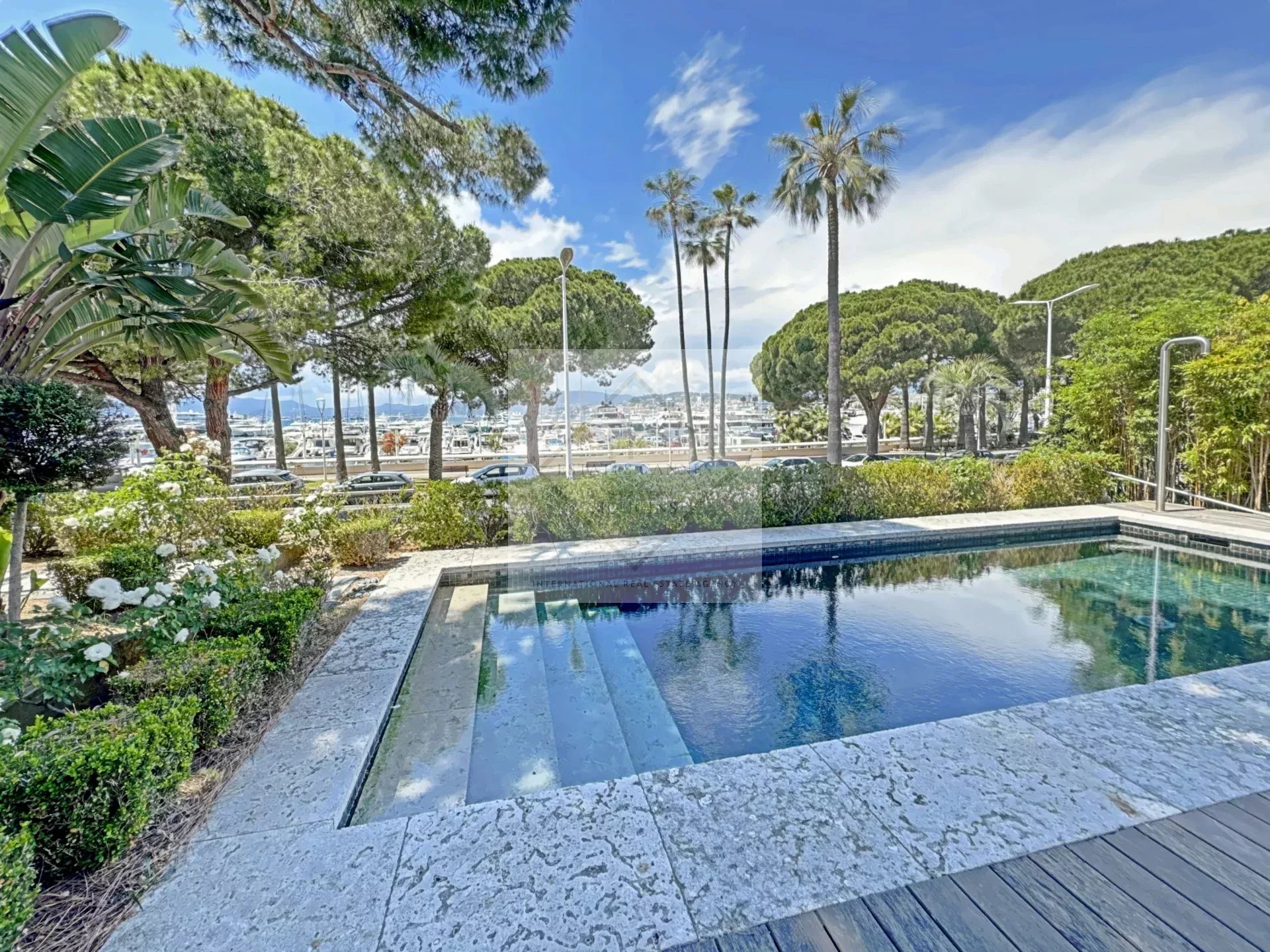 Unique villa avec piscine Bd Croisette Cannes — photo 16