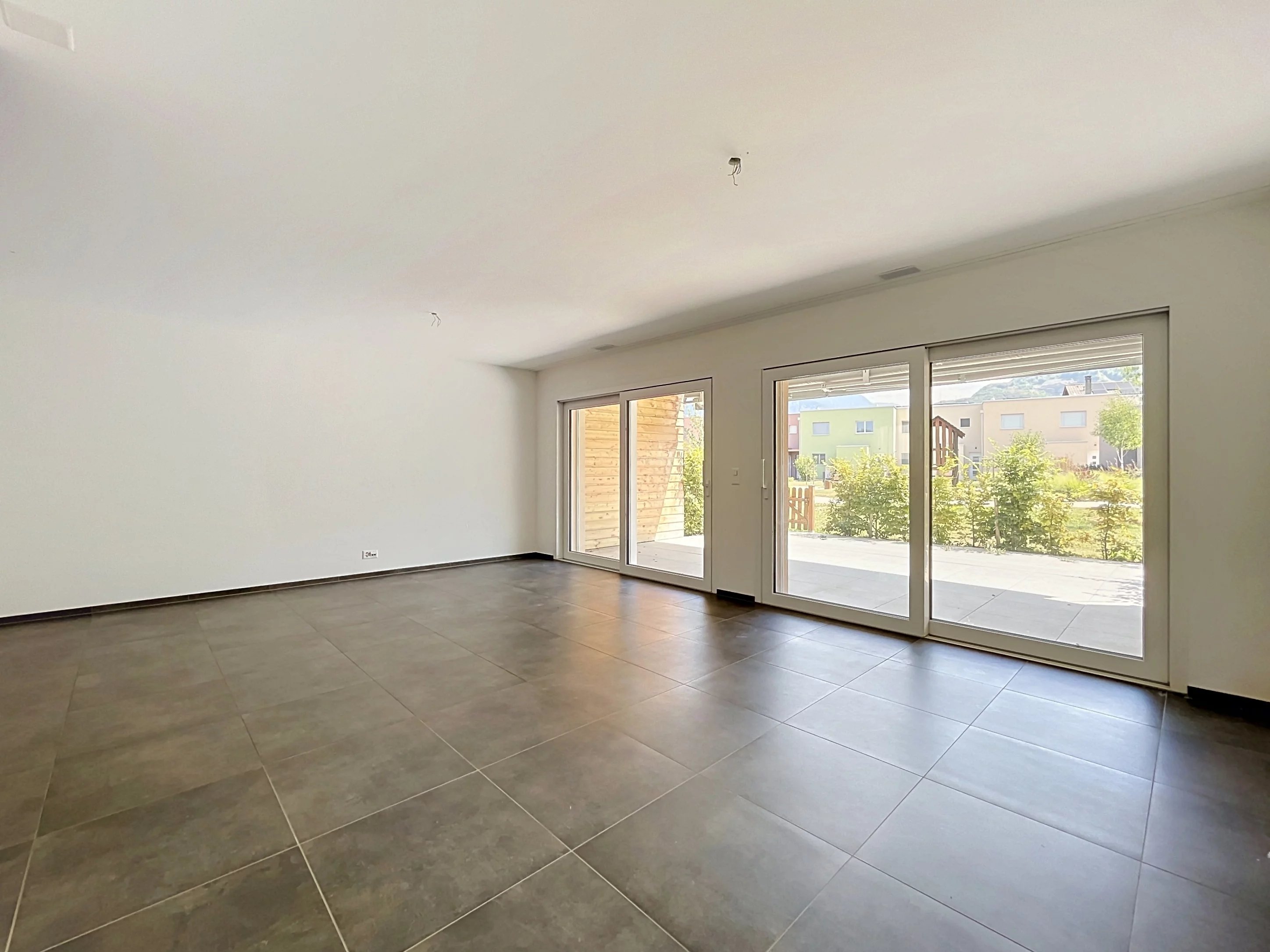 Villa contemporaine avec jardin et terrasses