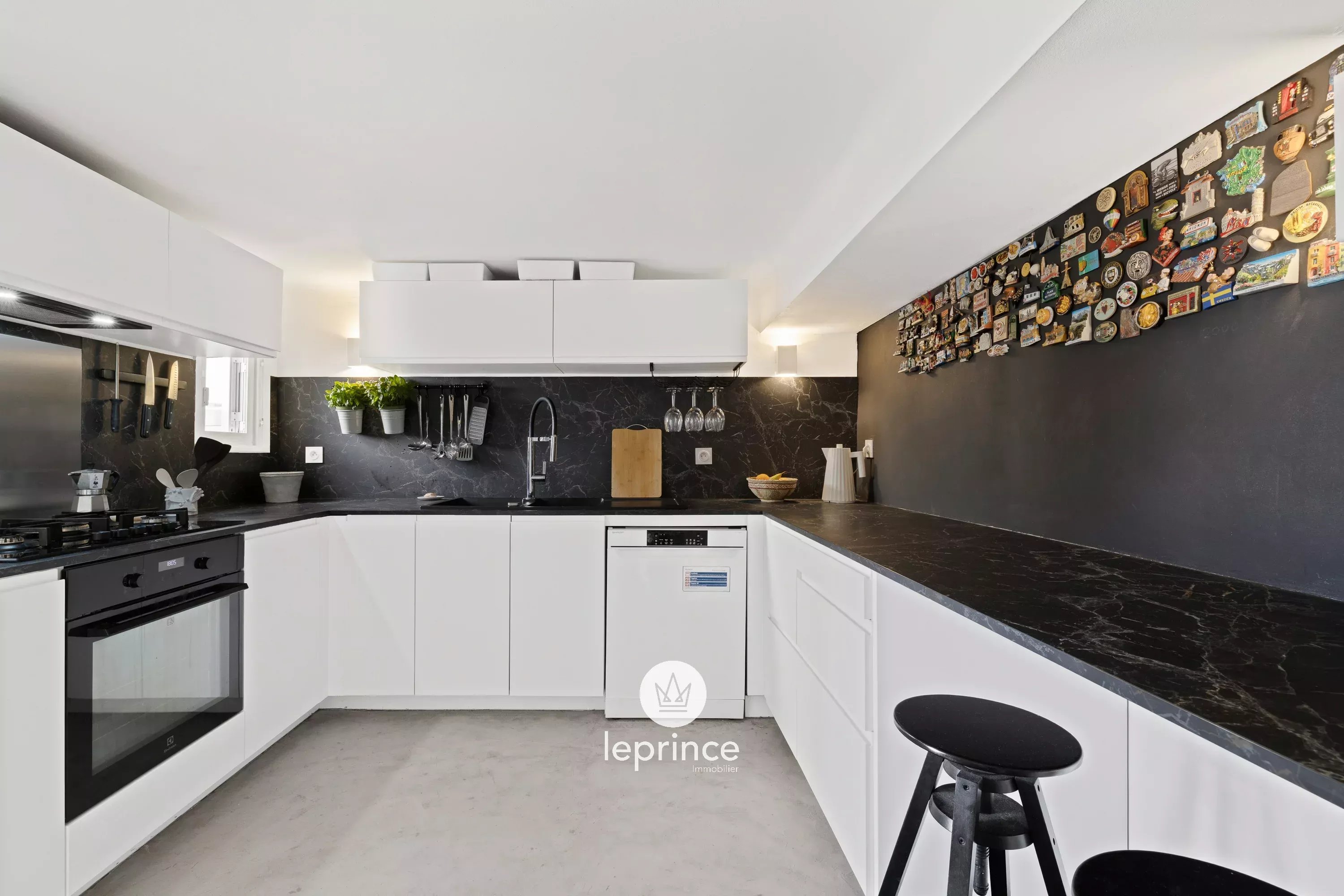 Nice – Fleurs – 2 Bedroom – Top Floor – Terrace