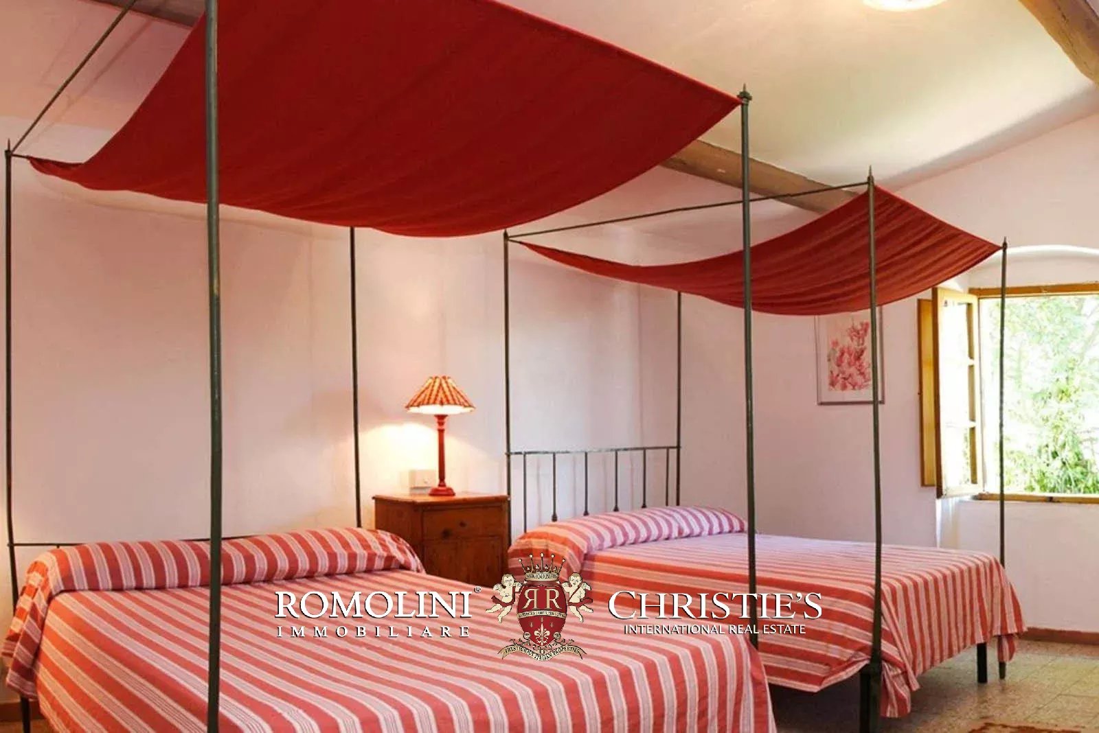 LUXURY HISTORICAL VILLA FOR SALE IN RADDA IN CHIANTI, TUSCANY