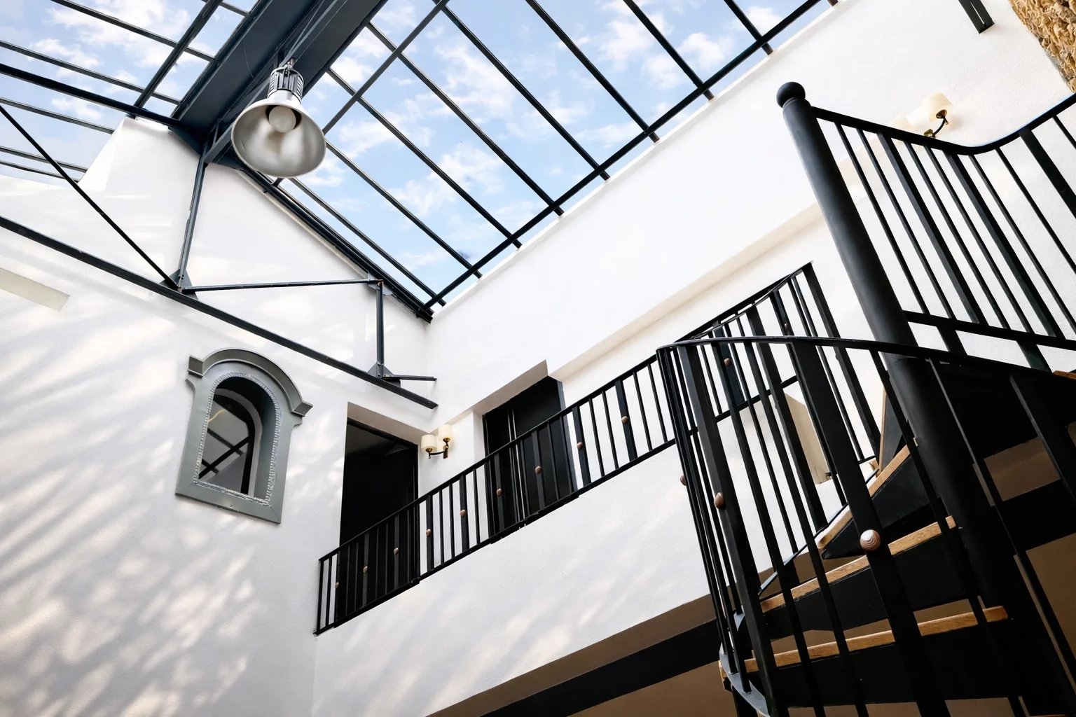 Maison de ville atypique 210 m² – Loft industriel – Fort rendement locatif