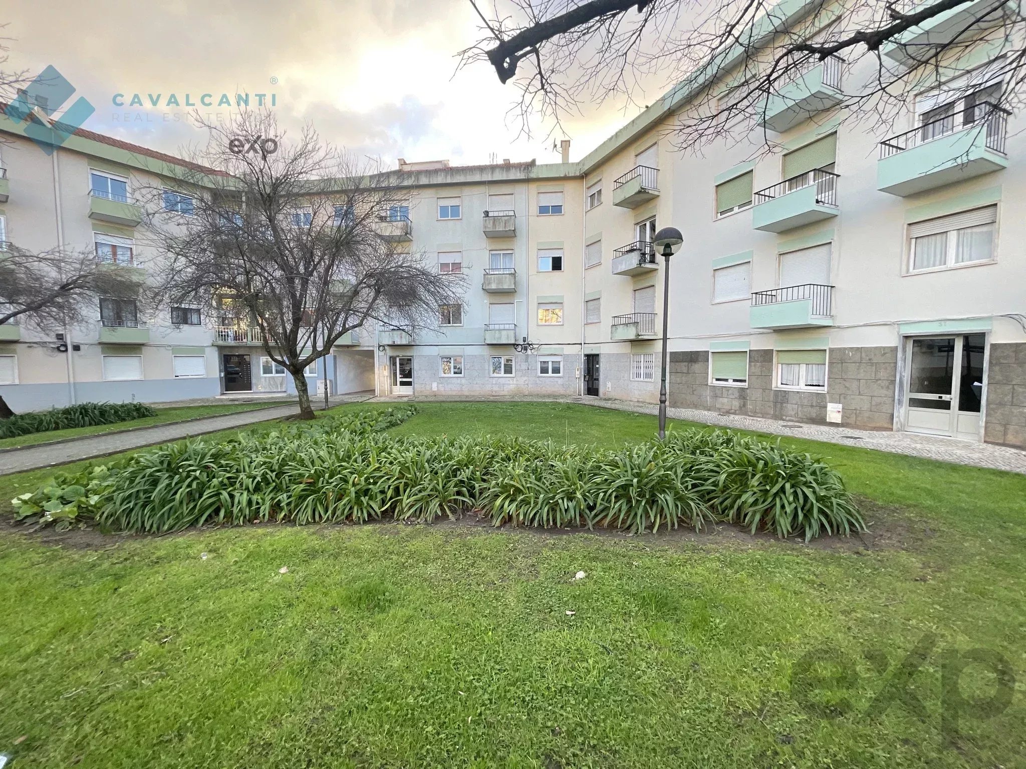 T2 to remodel - Carnaxide | Ideal for own home or investment 2790-005 image 4