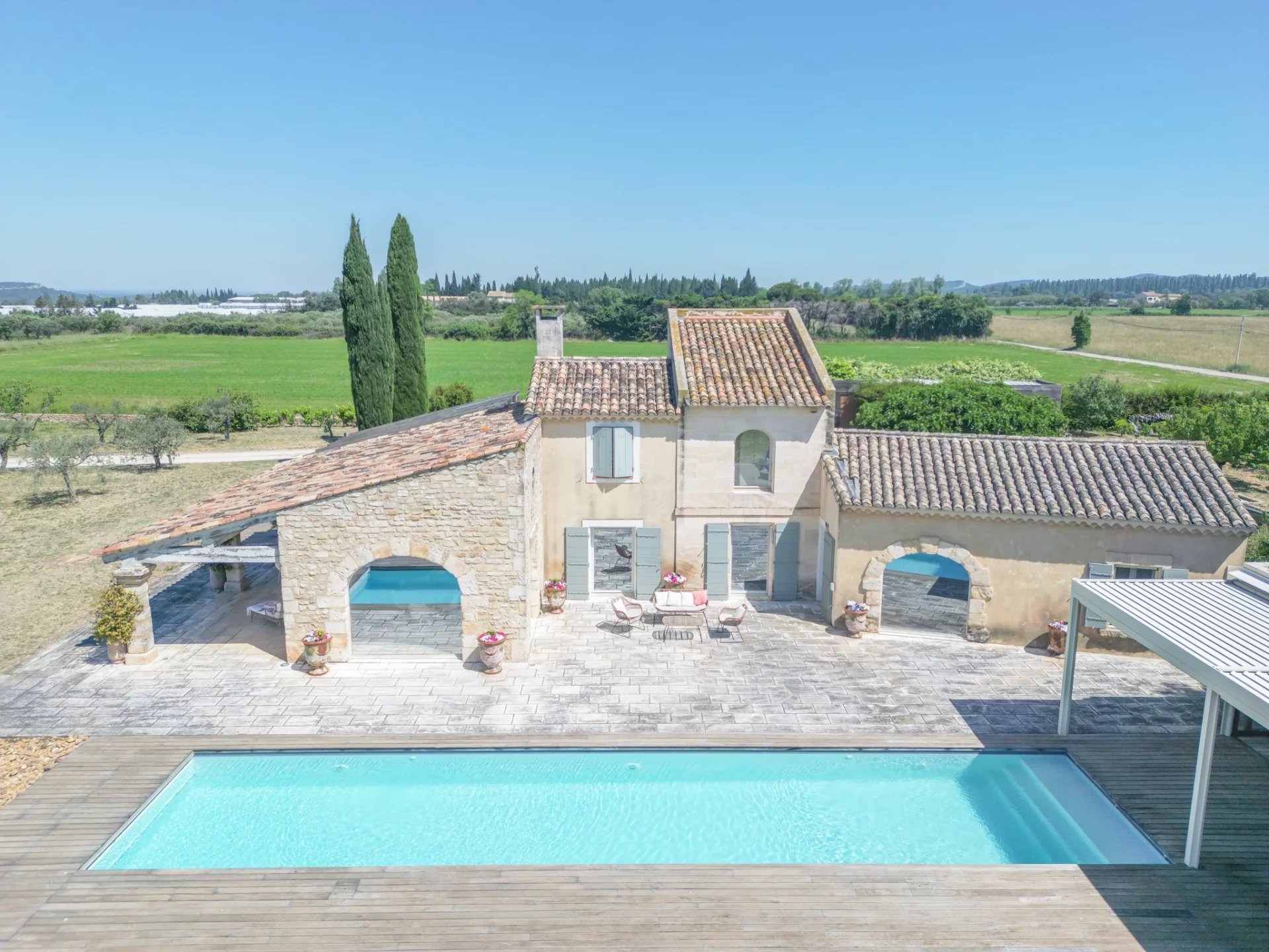 Exceptional property near Arles