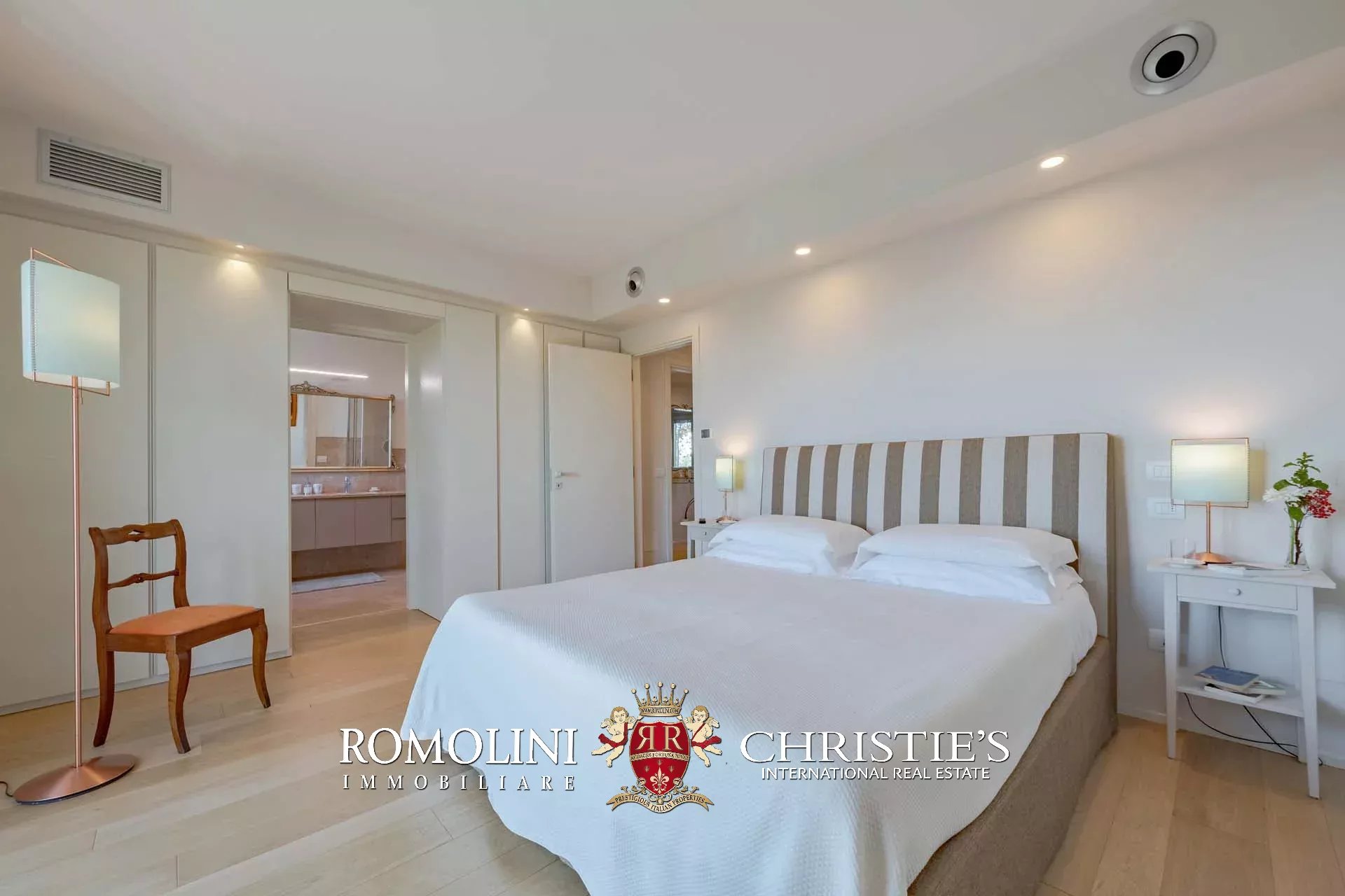 7 Bedroom Villa/Townhouse's Image 77