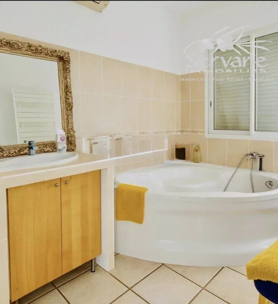 Lovely Cotignac house 4 beds, studio and pool
