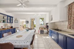 ELEGANT VILLA WITH PANORAMIC VIEWS AND ABSOLUTE TRANQUILLITY NEAR SAINT-PAUL-DE-VENCE — photo 6 of 7