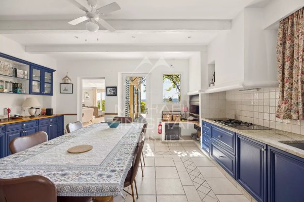 ELEGANT VILLA WITH PANORAMIC VIEWS AND ABSOLUTE TRANQUILLITY NEAR SAINT-PAUL-DE-VENCE — photo 6